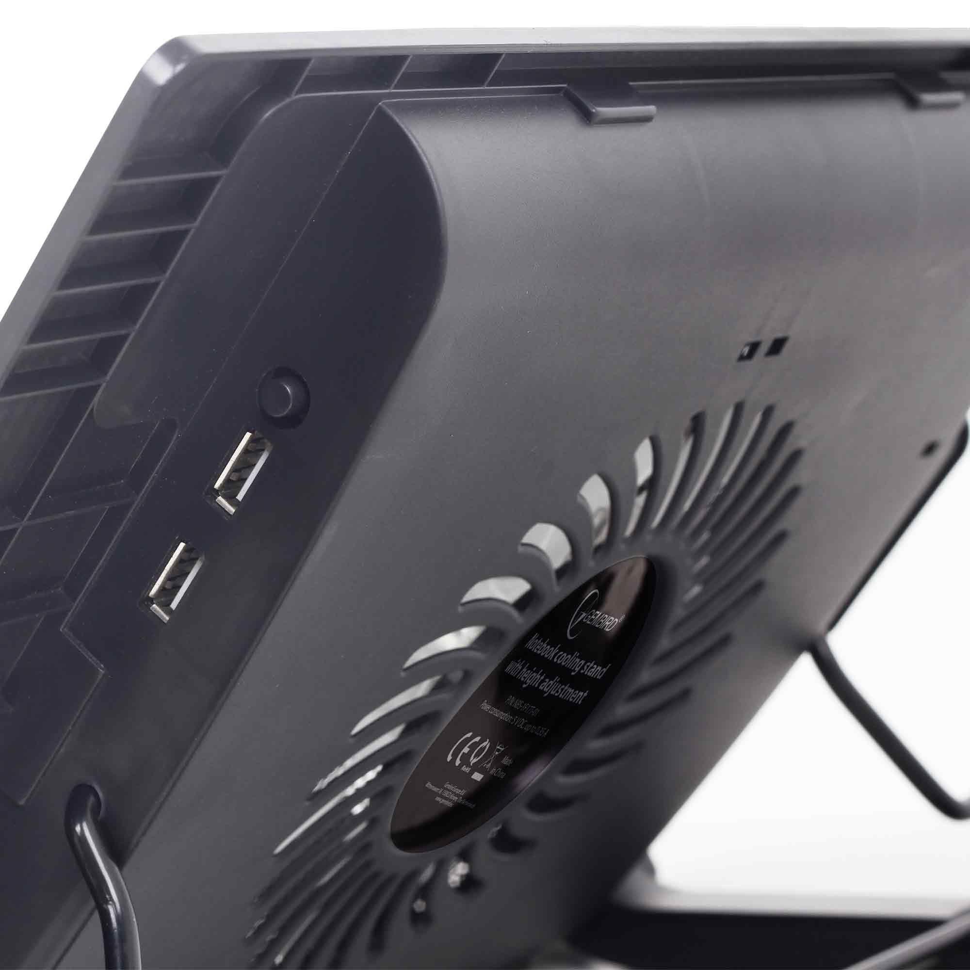 Ein schwarzer Laptop-Kühler mit Lüfter, USB-Anschlüssen und Höhenverstellung.