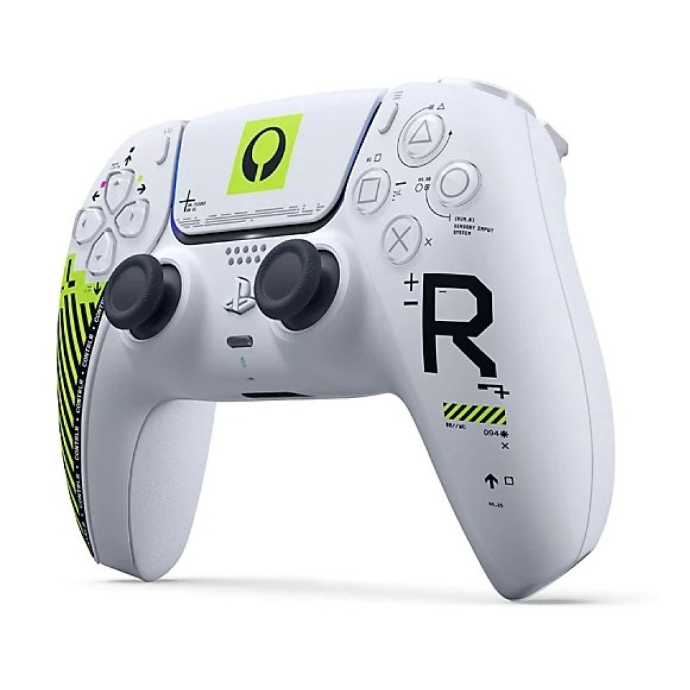 Un controller da gioco bianco con accenti e simboli neri e verde neon.