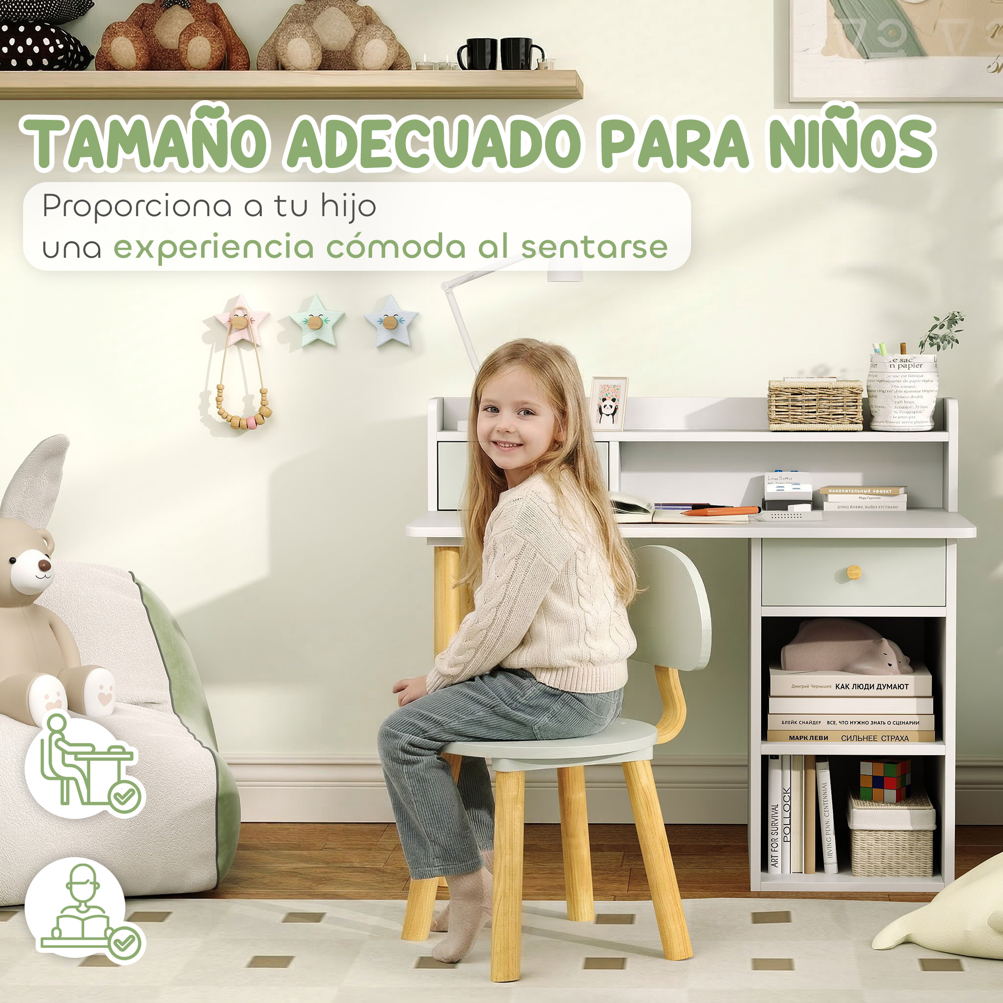 Una niña sentada en un escritorio con libros y juguetes. Colores verde y beige.