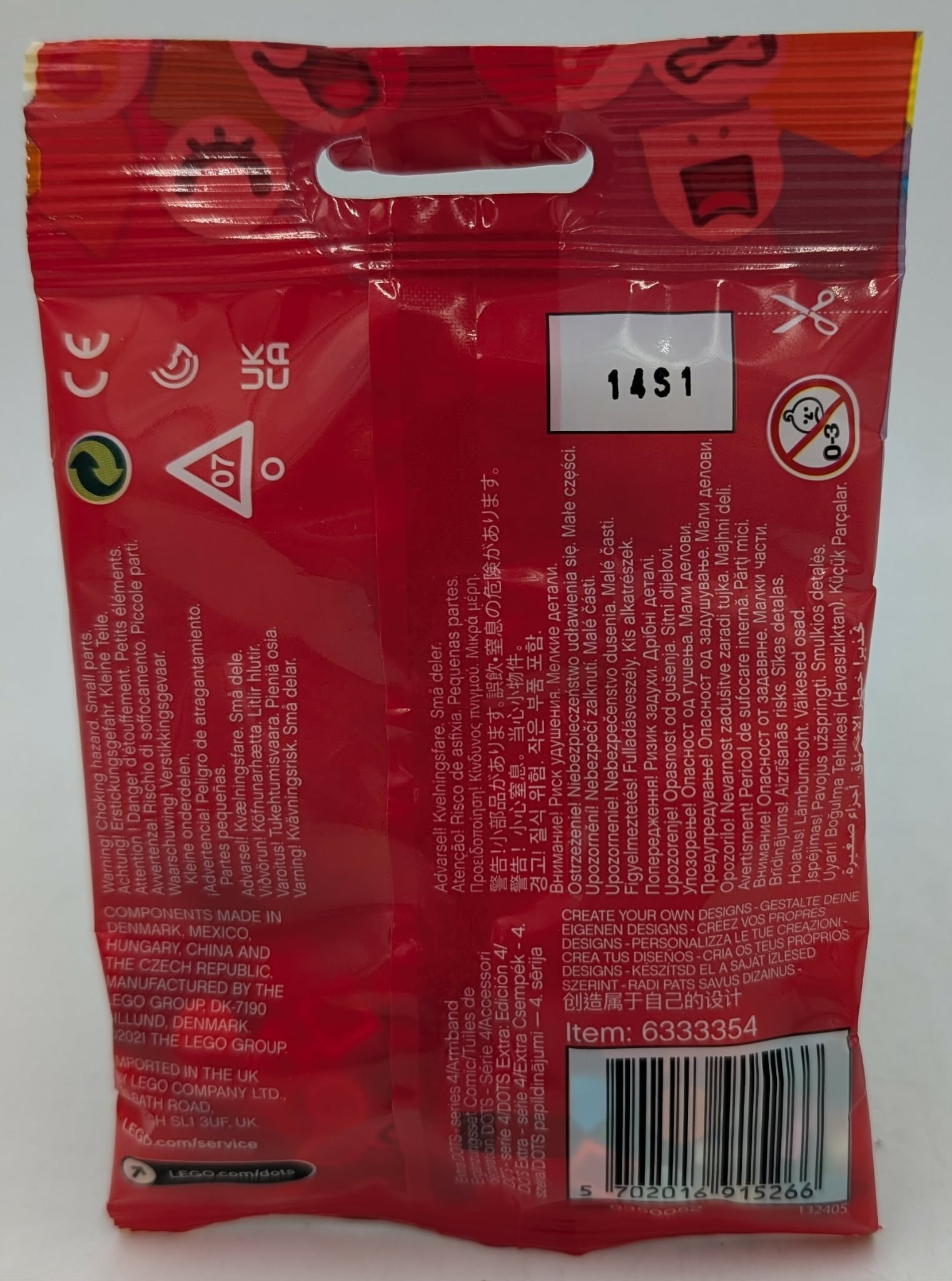 Emballage LEGO rouge avec avertissements, marquages CE et UKCA.