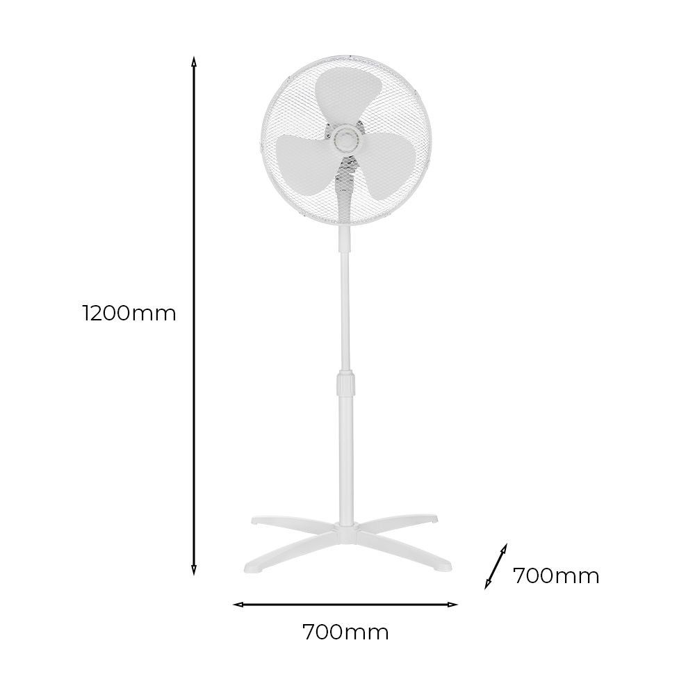 Ventilador de pie blanco con tres aspas sobre base redonda. Al 1200mm, An 700mm.