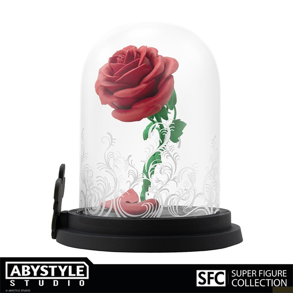 Eine rote Rose unter einer Glasglocke auf einem schwarzen Sockel mit Ornamenten.