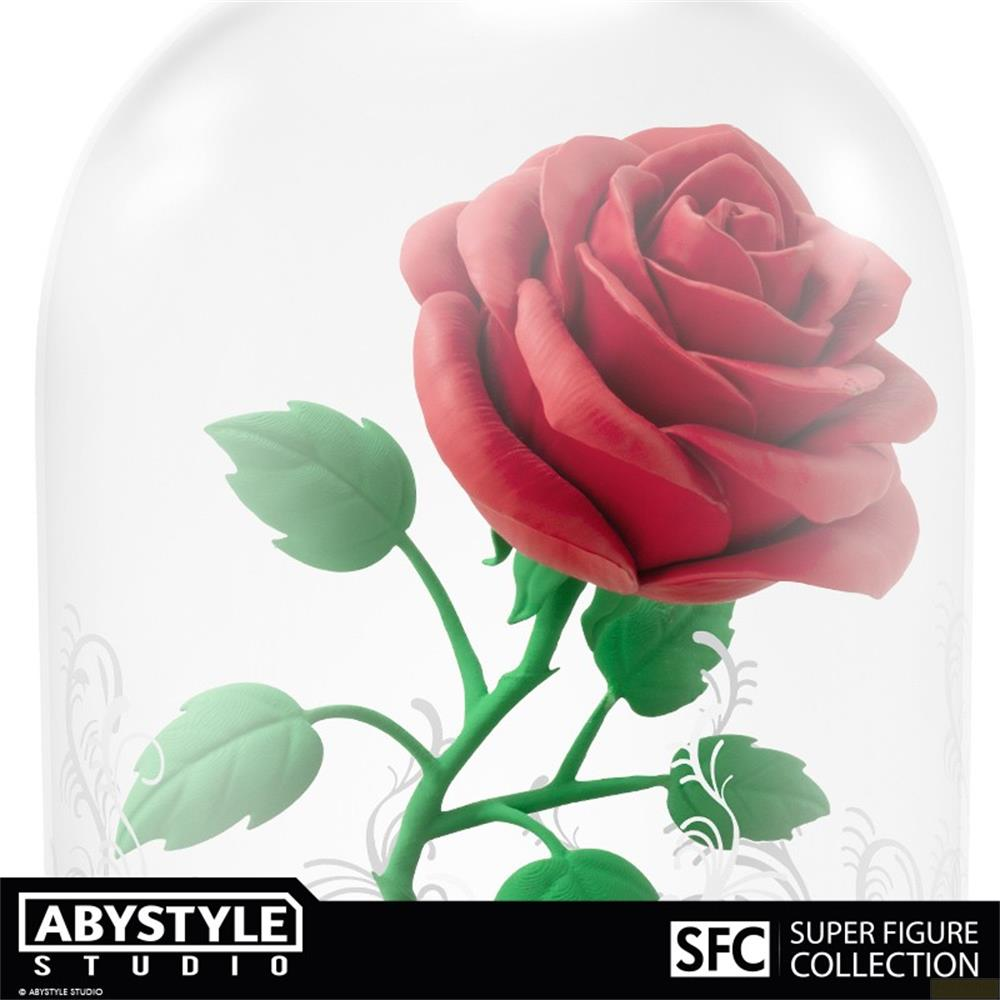 Eine rote Rose unter einer Glasglocke mit grünen Blättern.
