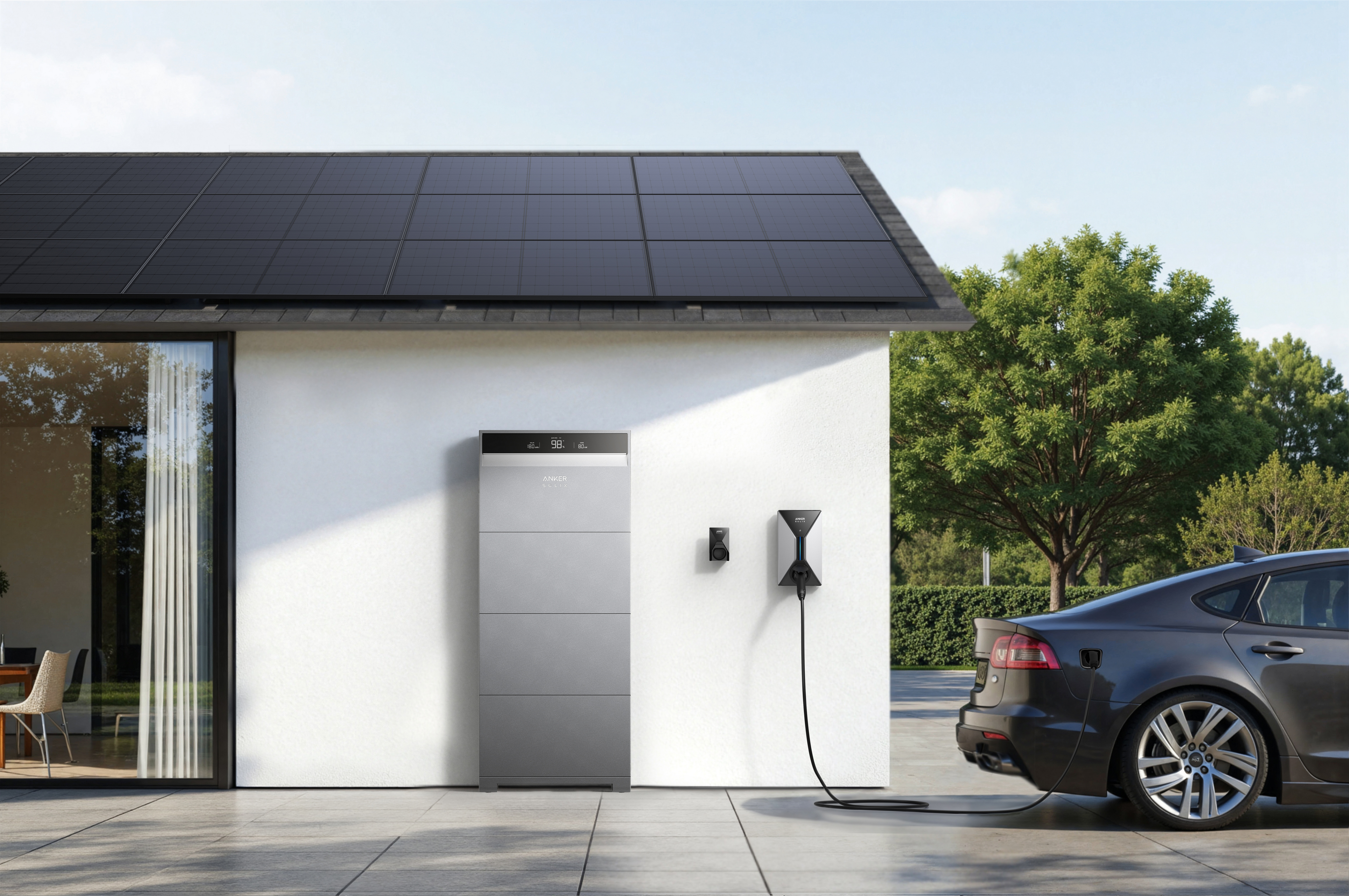 Haus mit Solarmodulen, Energiespeicher, Ladestation und Elektroauto.