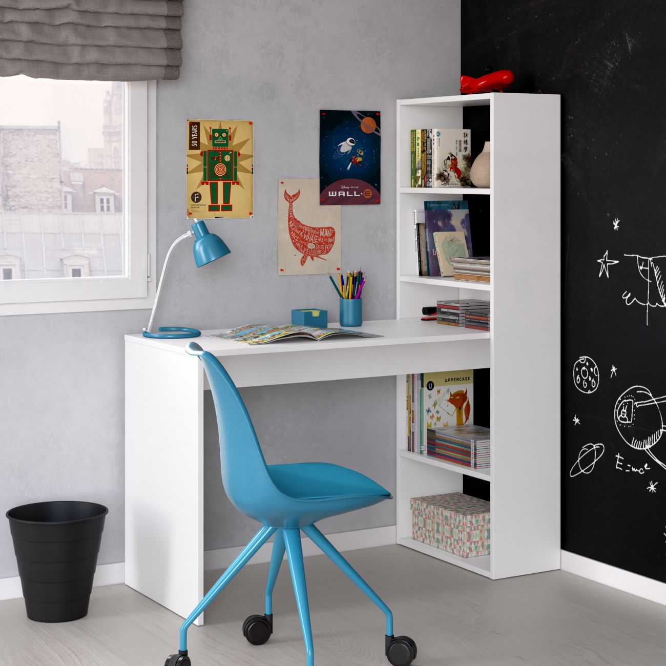 Un escritorio blanco con silla azul, libros y arte mural.