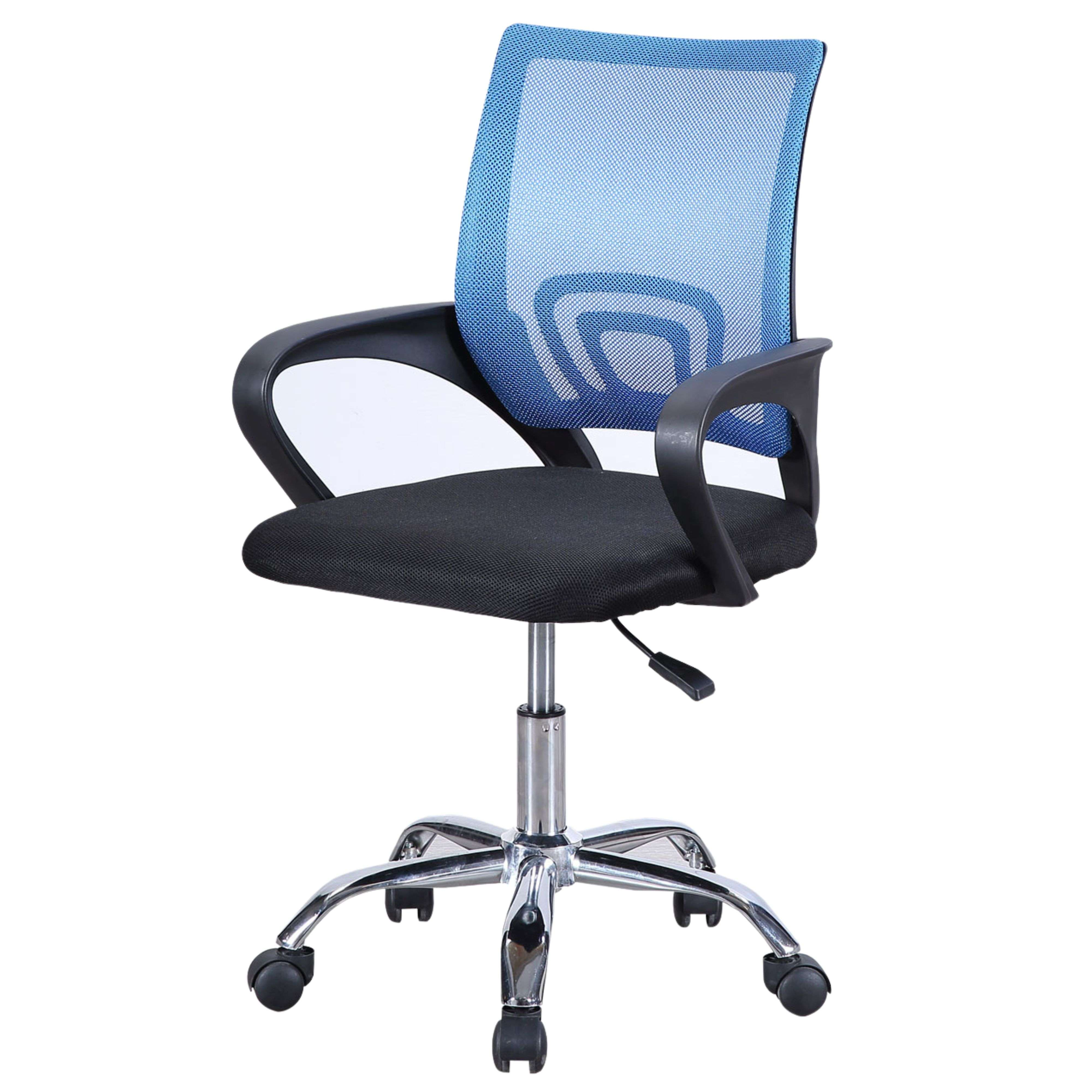 Una silla de oficina negra con respaldo de malla azul y base cromada.