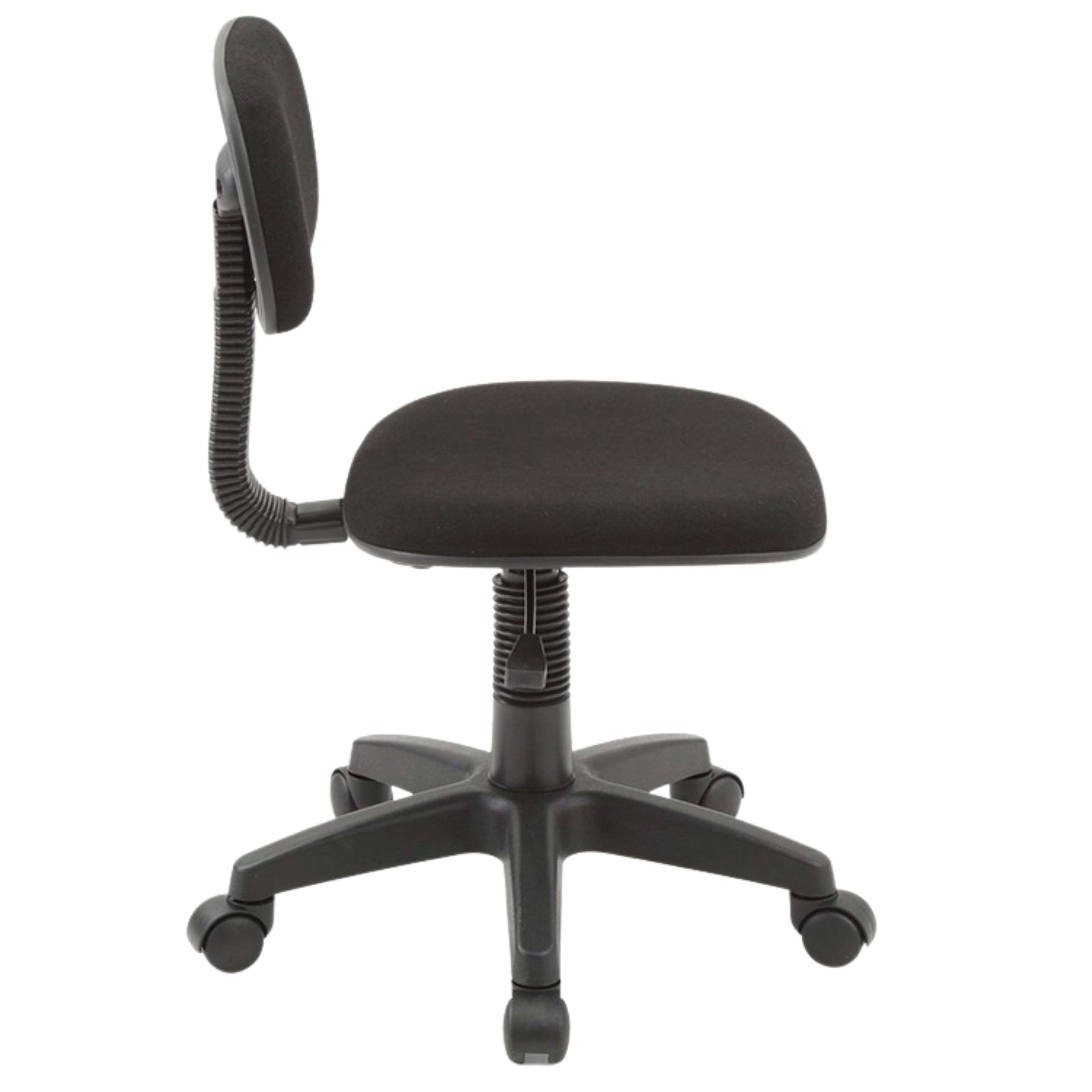 Silla de oficina negra con ruedas, vista de lado.