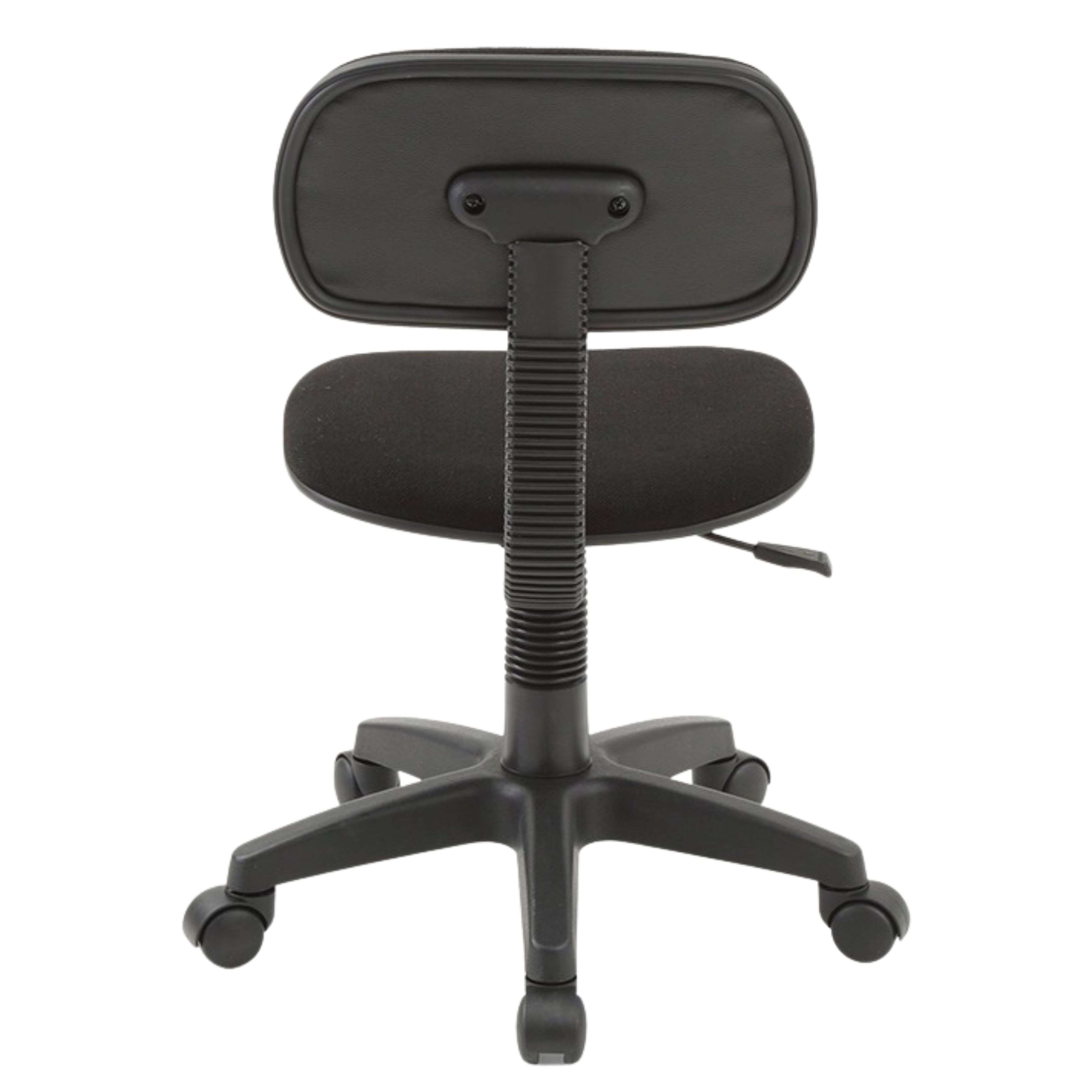 Silla de oficina negra con ruedas, vista desde atrás.