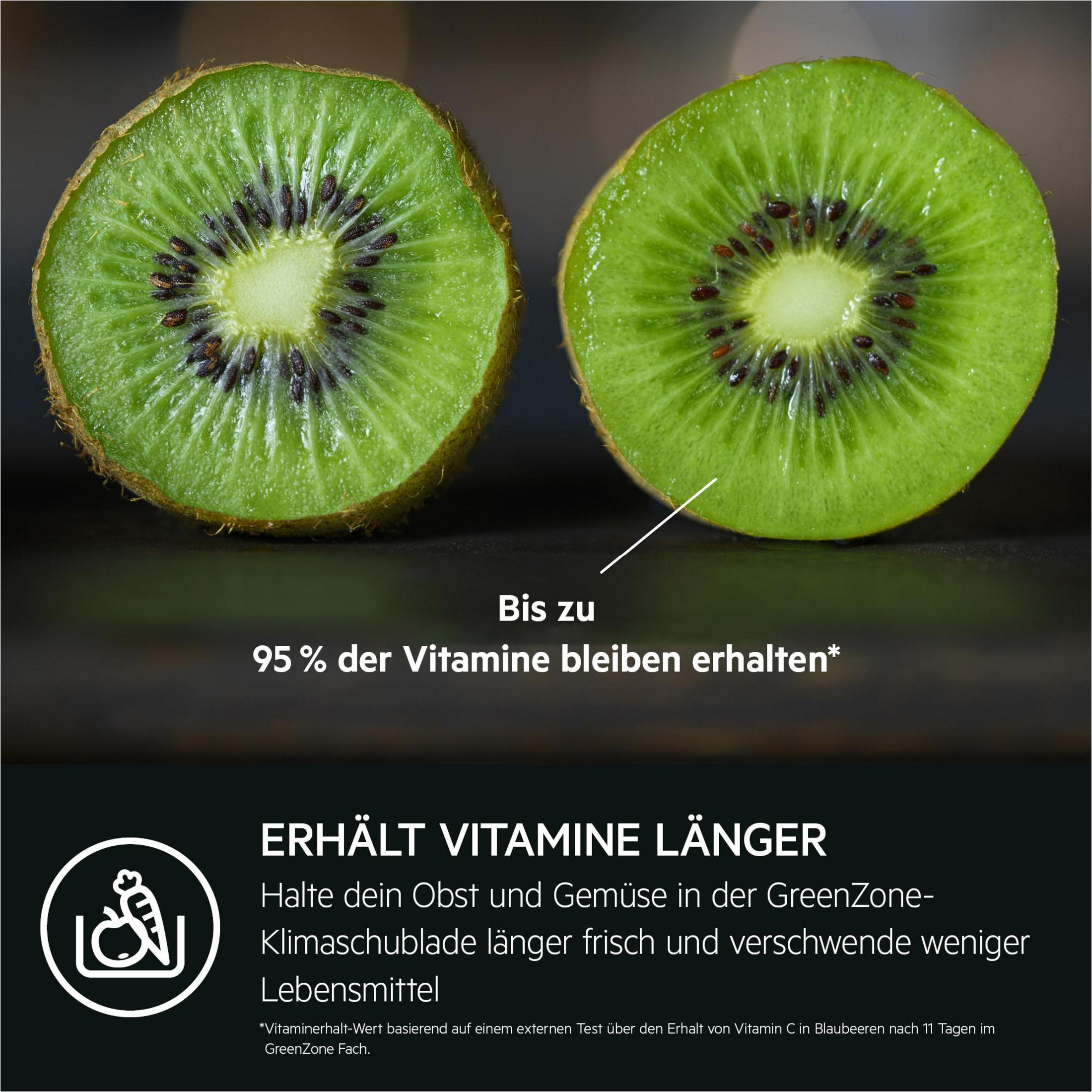 Zwei Hälften von Kiwifrüchten zeigen ihre grünen Fruchtfleisch und schwarzen Samen.