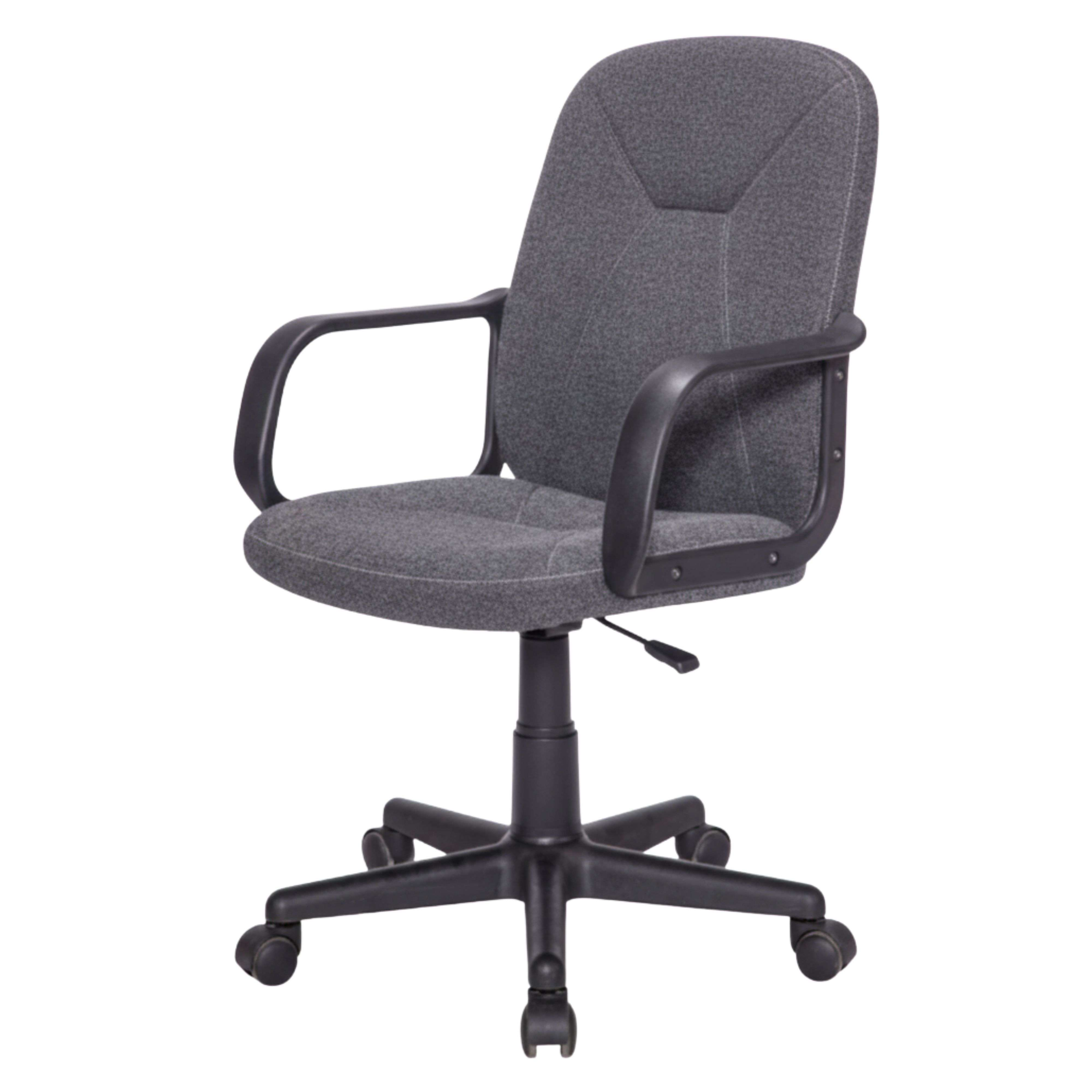 Silla de oficina gris con reposabrazos y ruedas negras.