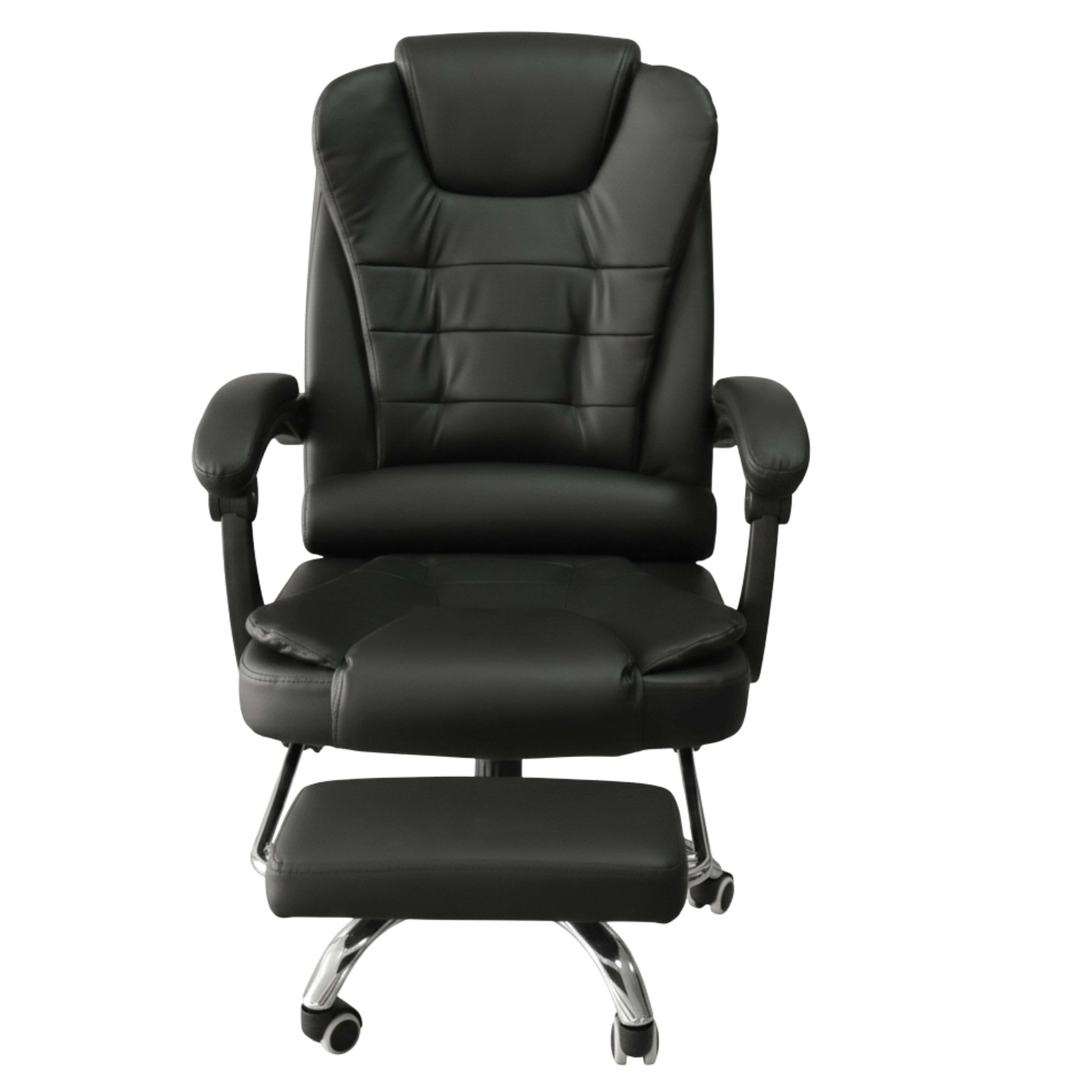 Una silla de oficina ejecutiva negra con reposapiés y base cromada.