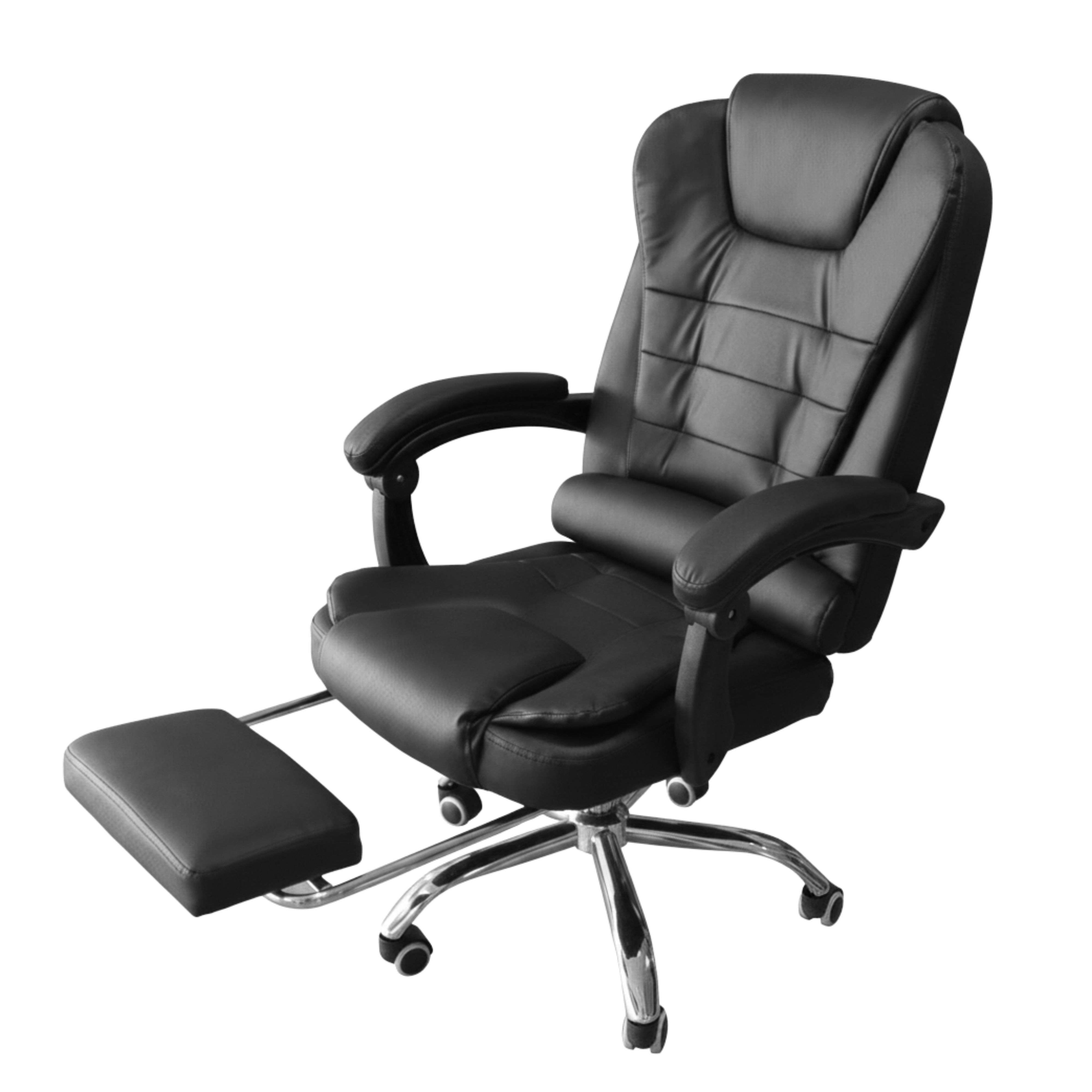 Silla de oficina negra con reposapiés y base cromada con ruedas.
