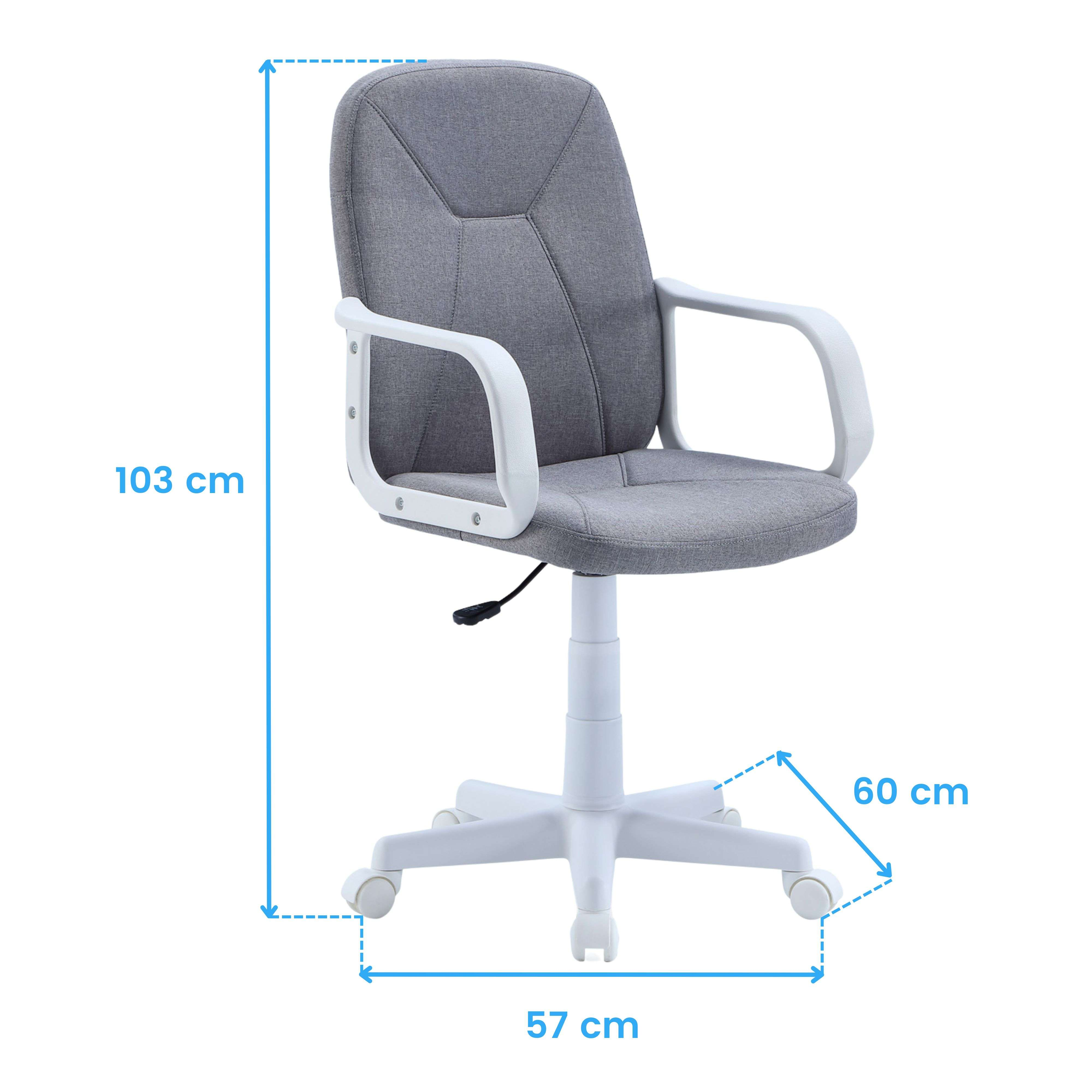 Silla de oficina gris con reposabrazos y ruedas blancas. Medidas: 103x57x60 cm.