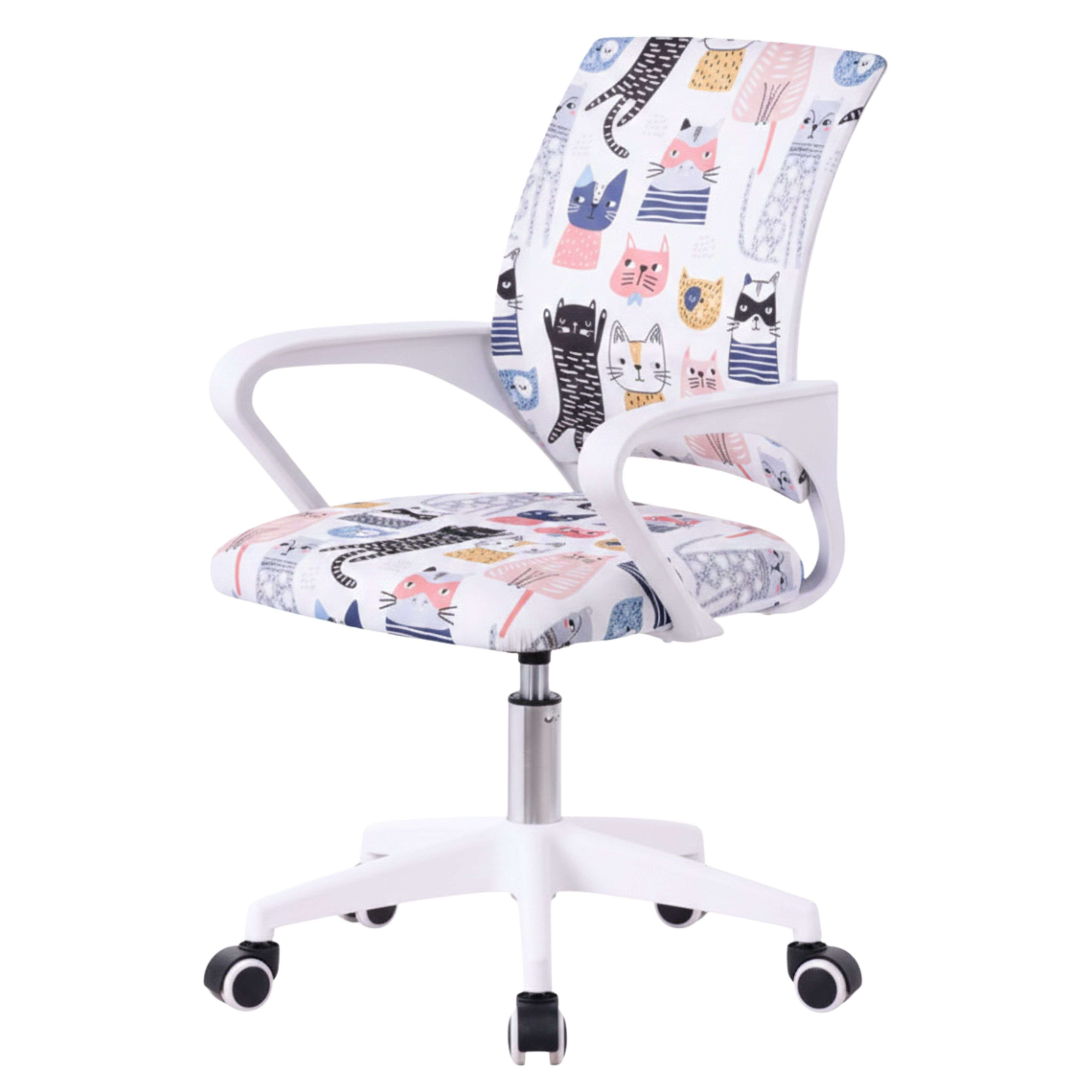 Una silla de oficina blanca con estampados de gatos coloridos en el asiento y respaldo.