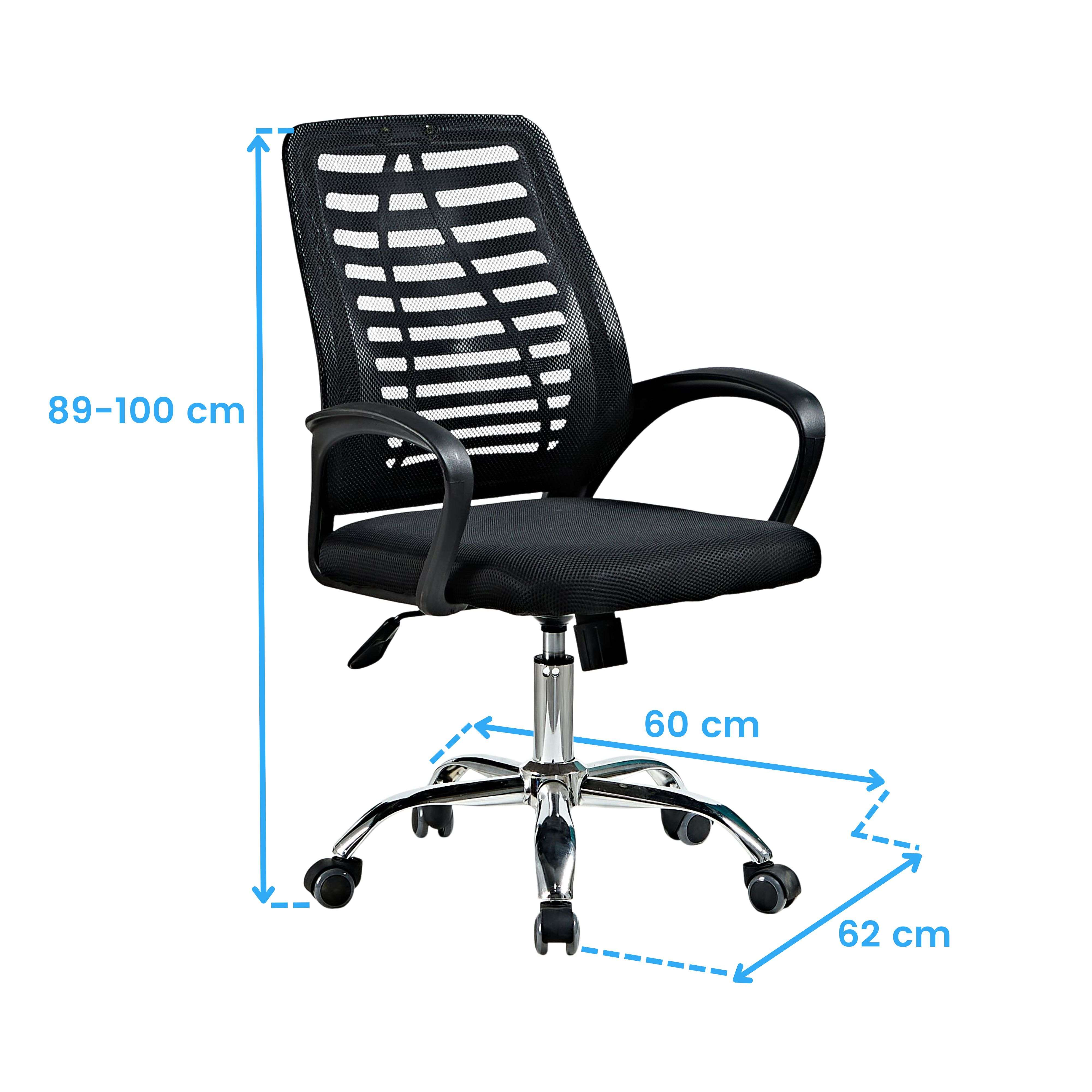 Silla de oficina negra con respaldo de malla, base cromada y ruedas.
