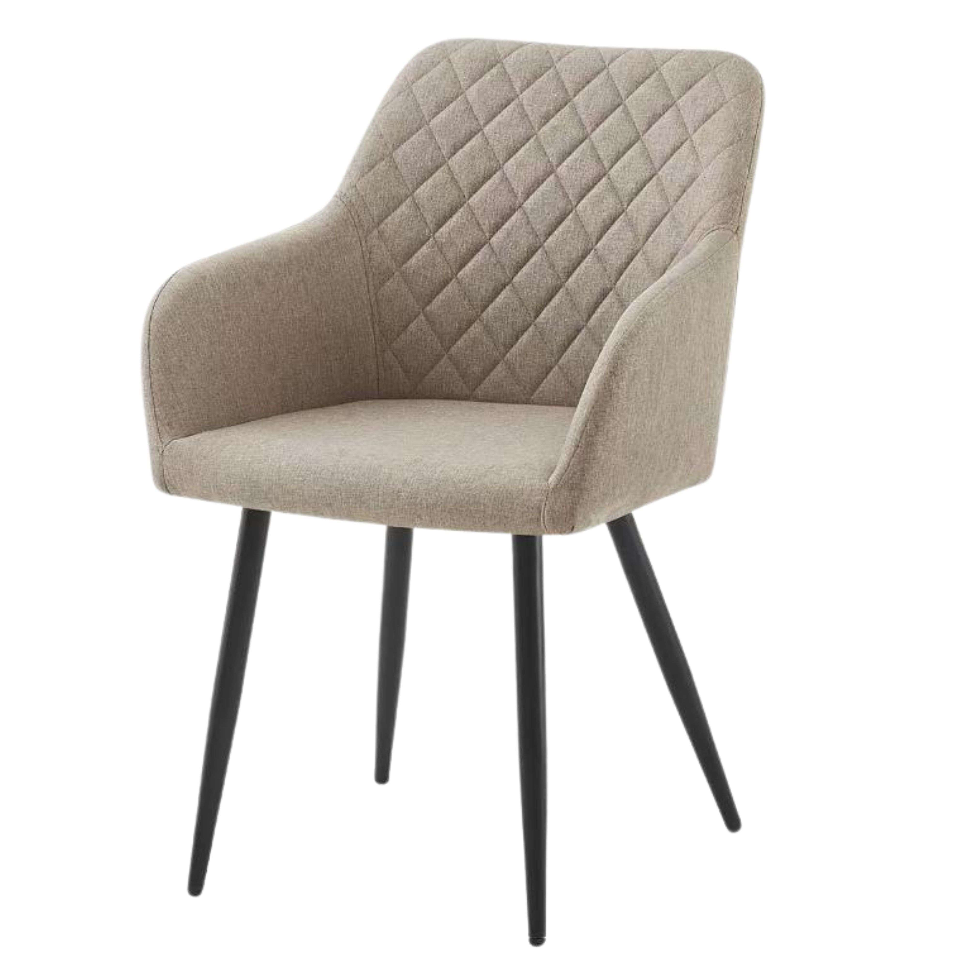Un sillón beige con patrón de diamantes y patas negras.