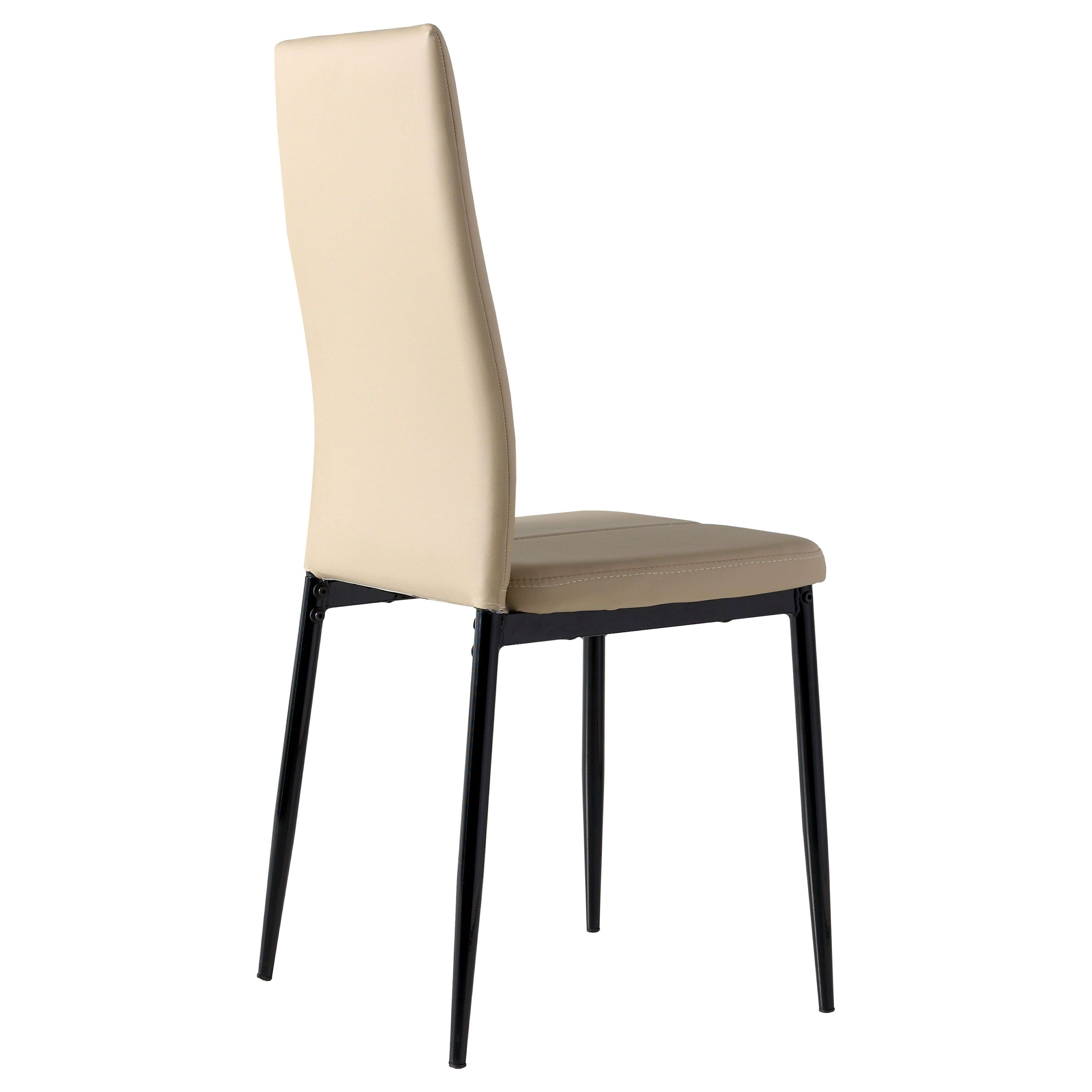 Una silla beige con patas de metal negro sobre fondo blanco.