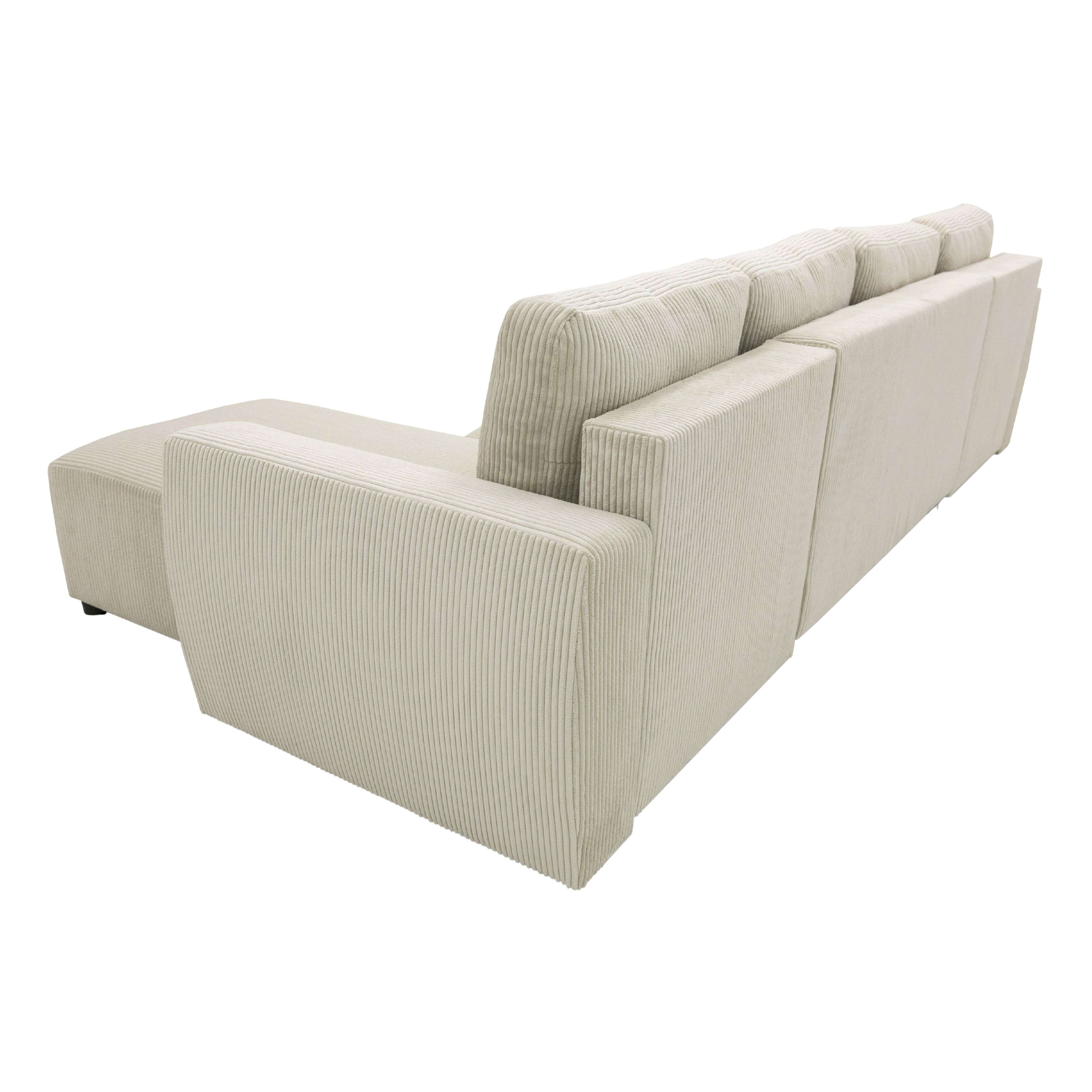 Un sofá seccional de pana beige con chaise longue, visto de lado.