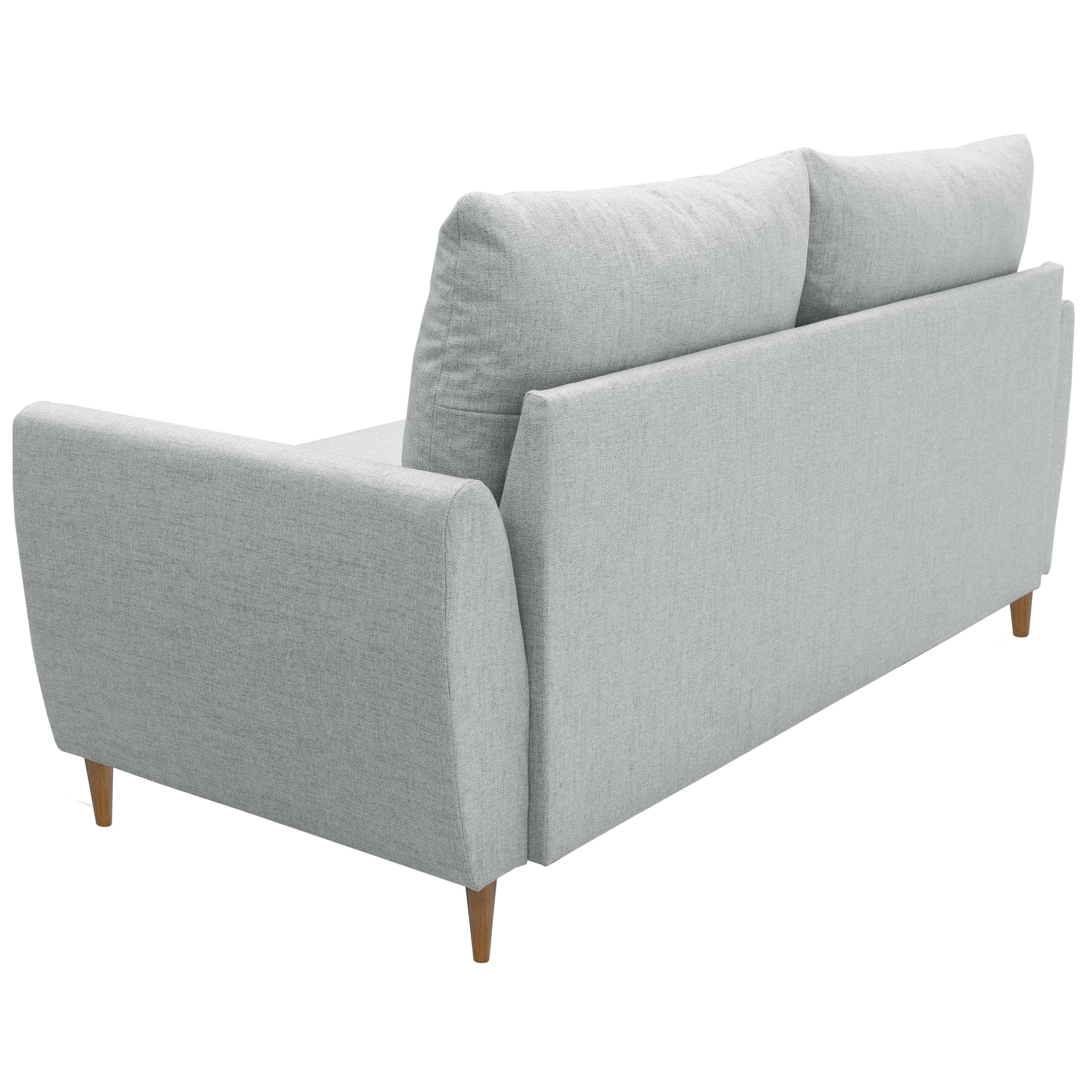 Sofá gris claro de tela con patas de madera, visto desde atrás.