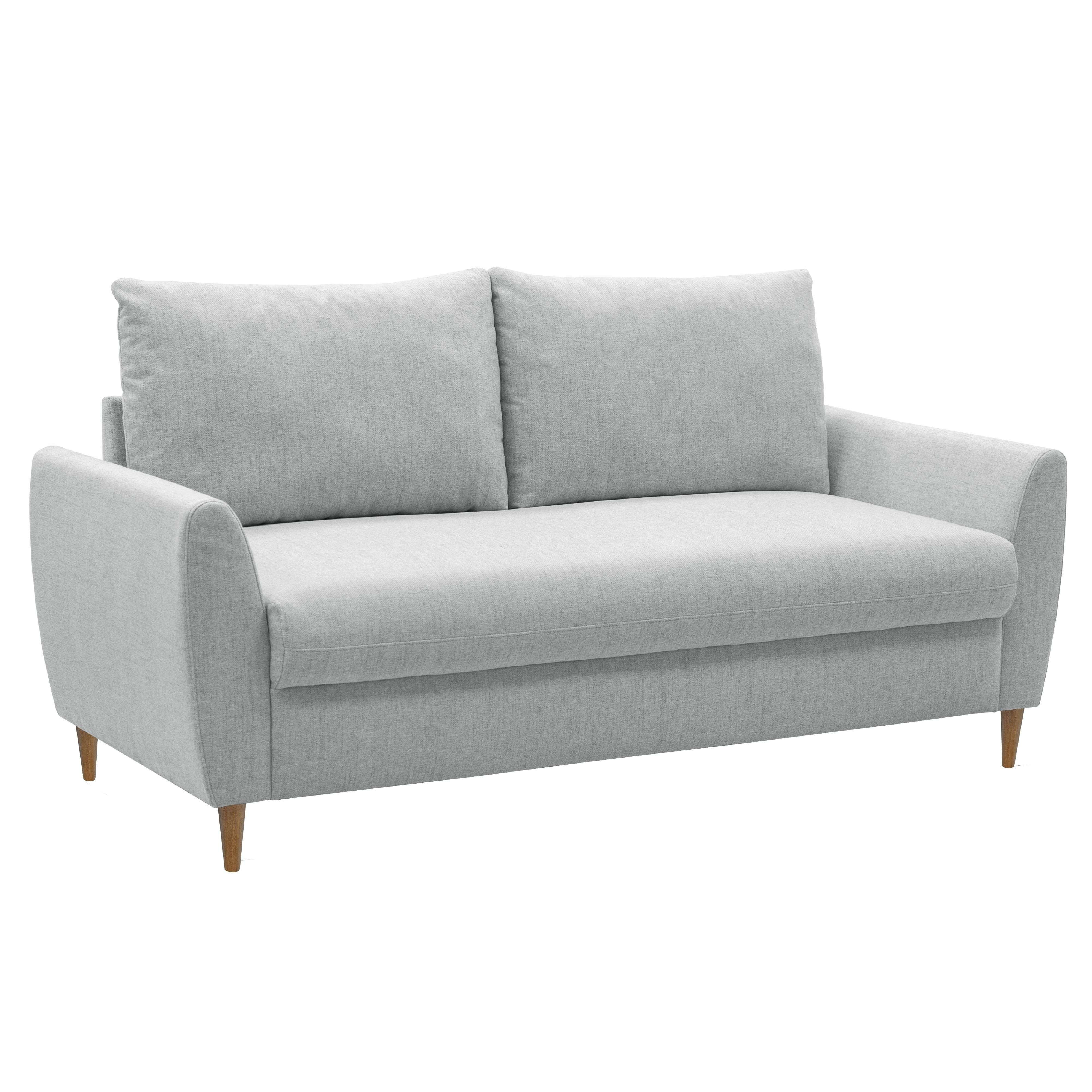 Un sofá gris claro de dos plazas con dos cojines traseros y patas de madera.