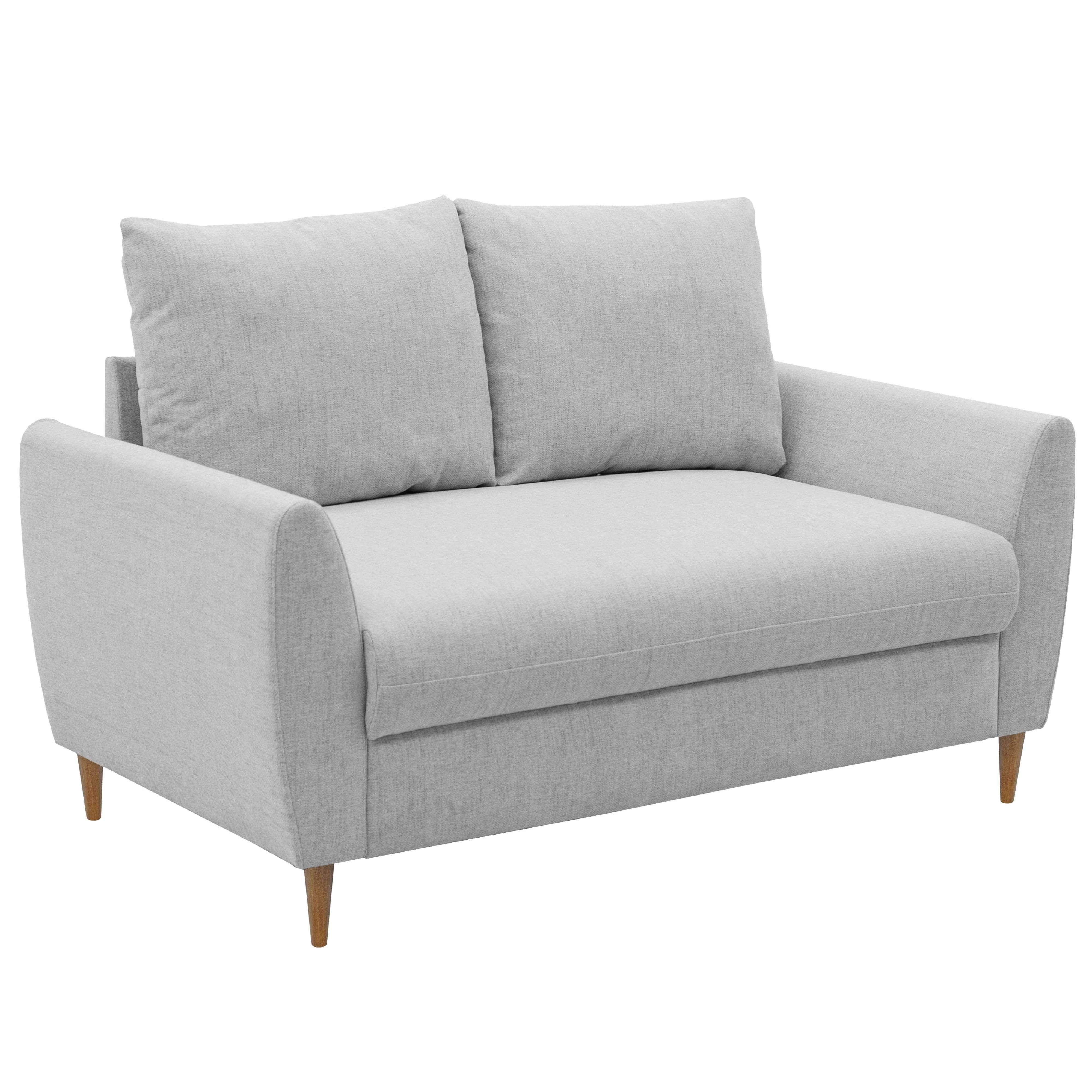Un sofá de tela gris claro de dos plazas con dos cojines y patas de madera.