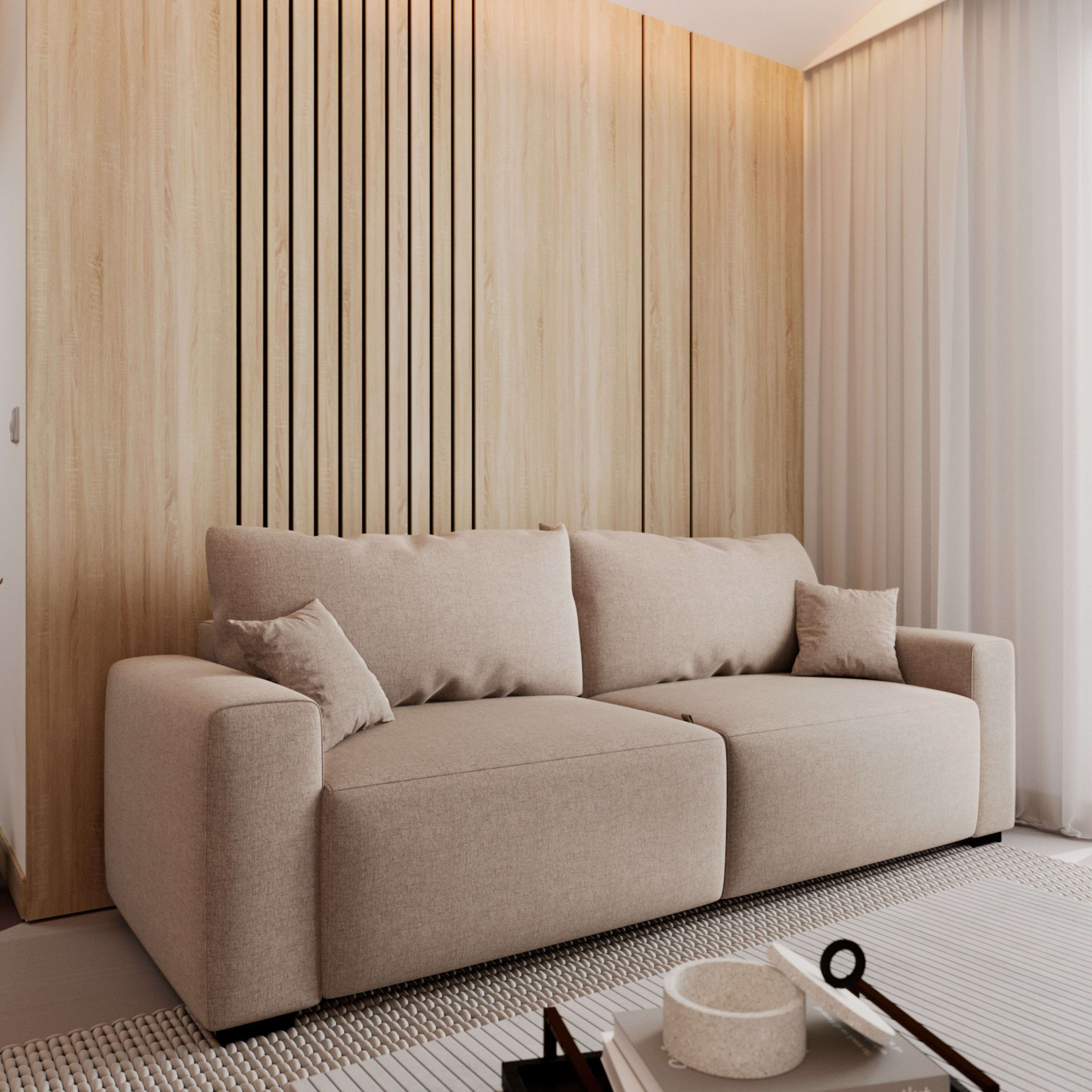 Un sofá beige frente a una pared de madera con lamas verticales y cortinas transparentes.