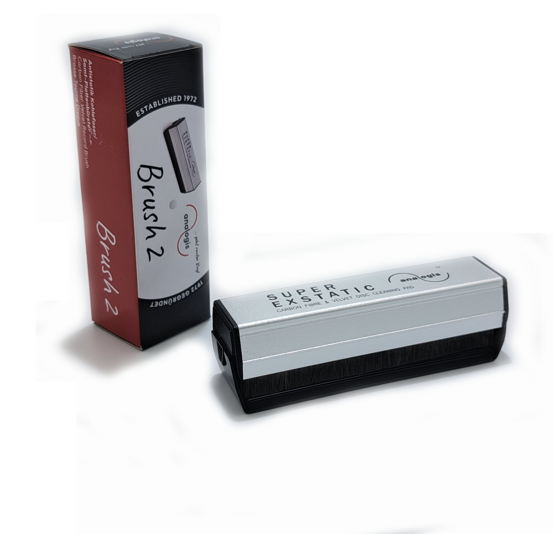 Srebrzysta szczotka do czyszczenia płyt z czarnym włosiem leży obok czerwonego opakowania.