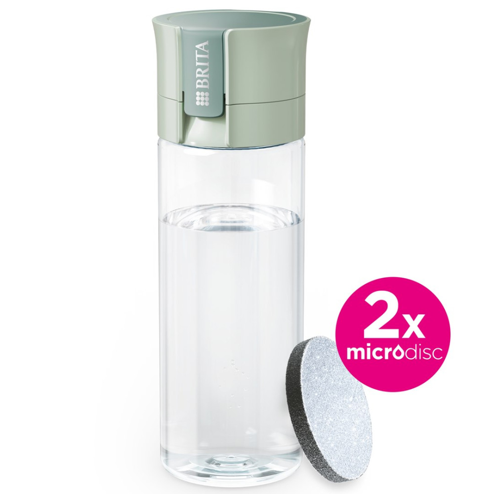 Botella de agua Brita verde con dos filtros y pegatina "2x microdisc".