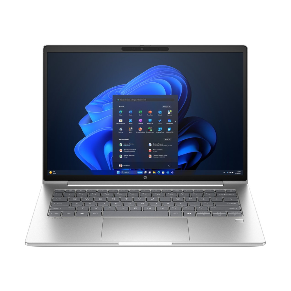 Srebrny laptop z podświetlaną klawiaturą, wyświetla menu Start Windows 11.