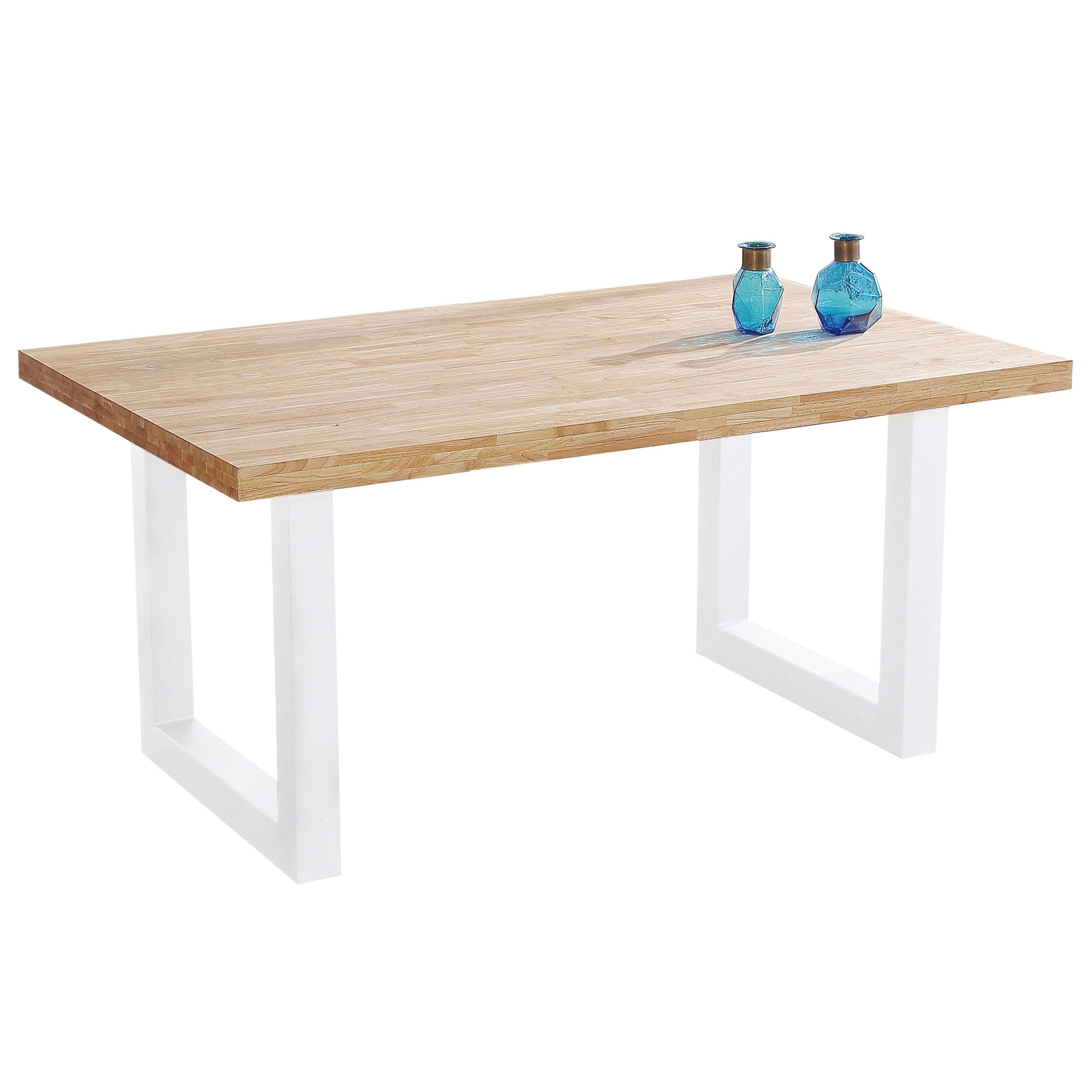 Mesa de madera con patas blancas en forma de U y dos jarrones de cristal azul.