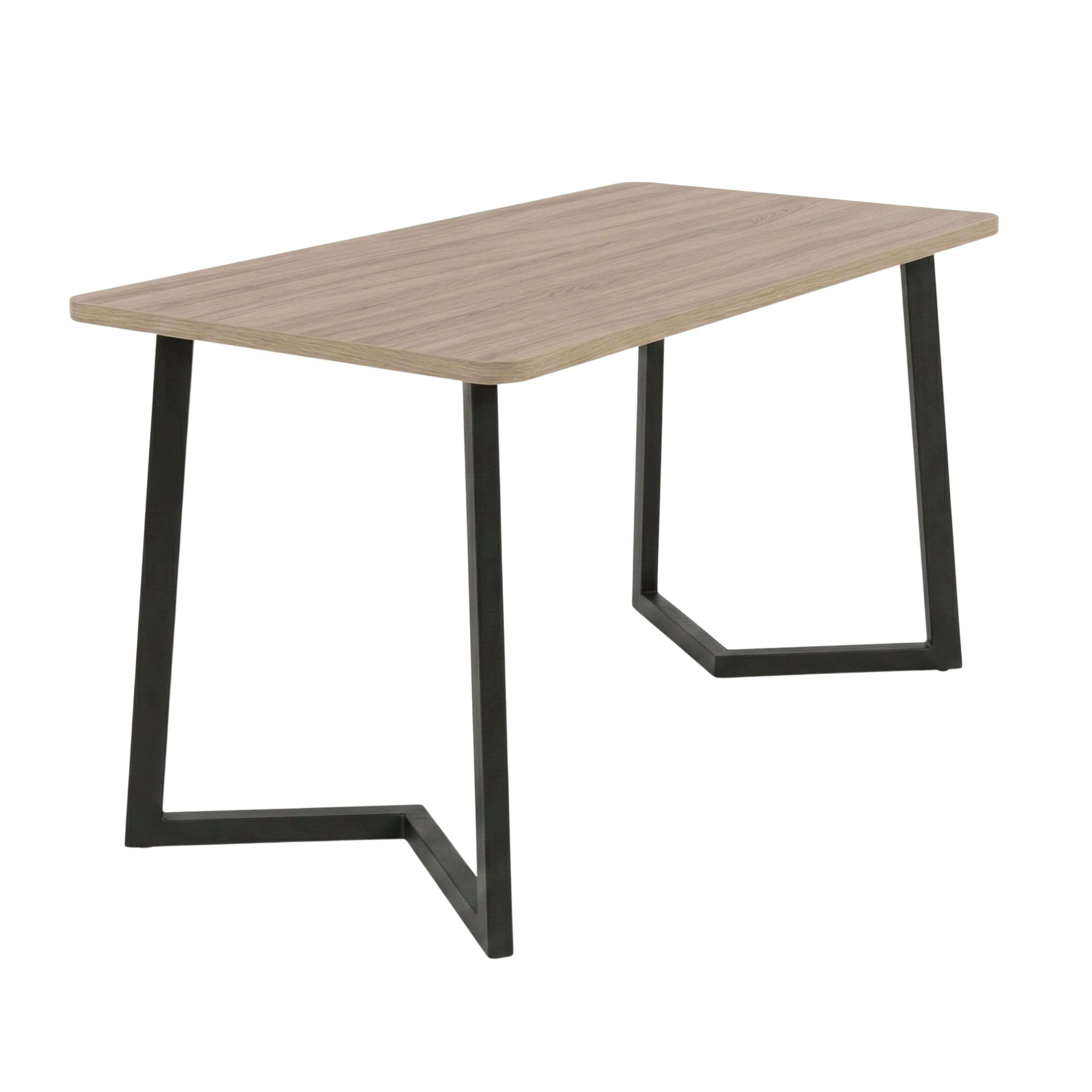 Mesa de madera clara con patas de metal negro sobre fondo blanco.
