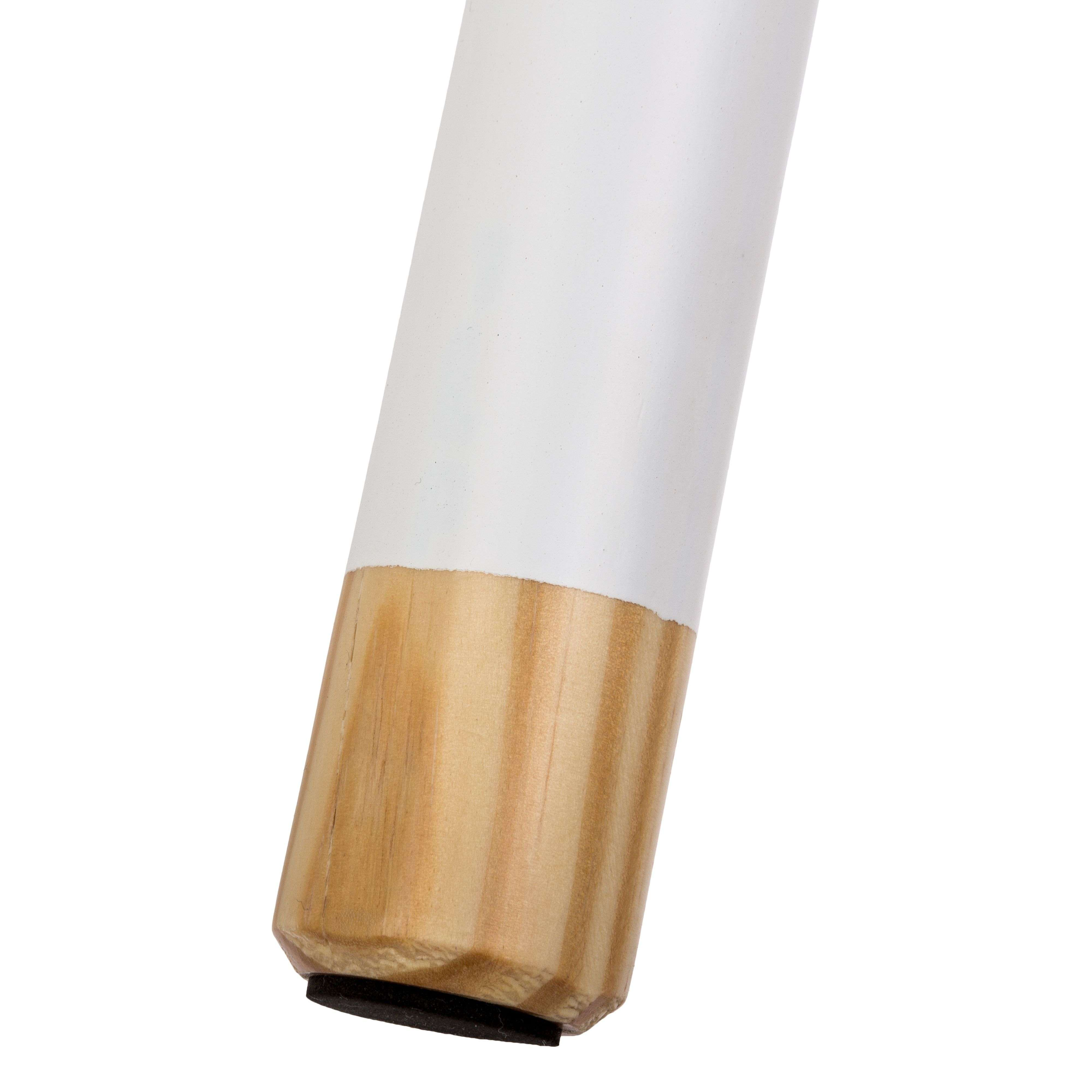 Una pata de mueble blanca con sección de madera y tapa negra.