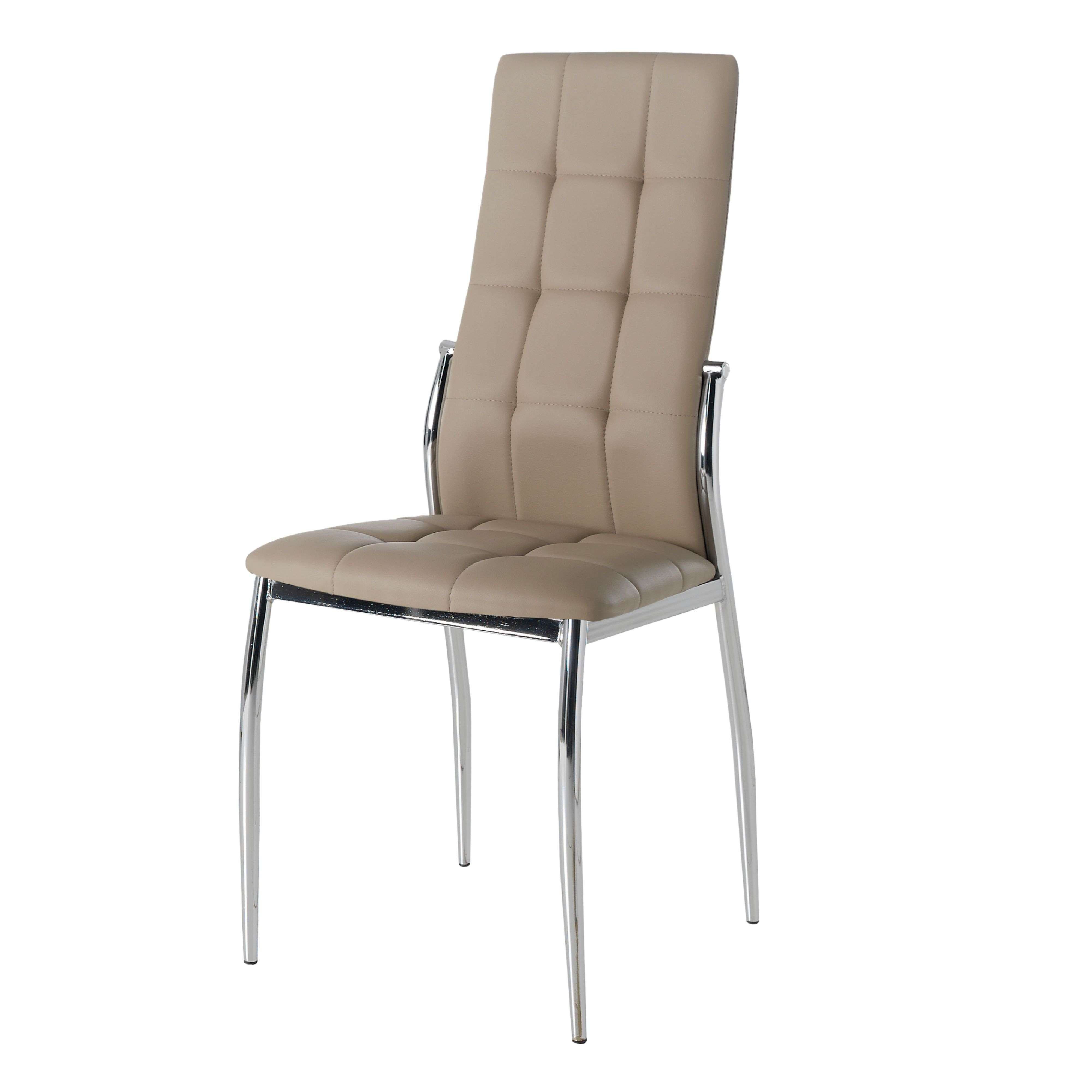 Una silla beige con asiento y respaldo acolchados sobre patas cromadas brillantes.