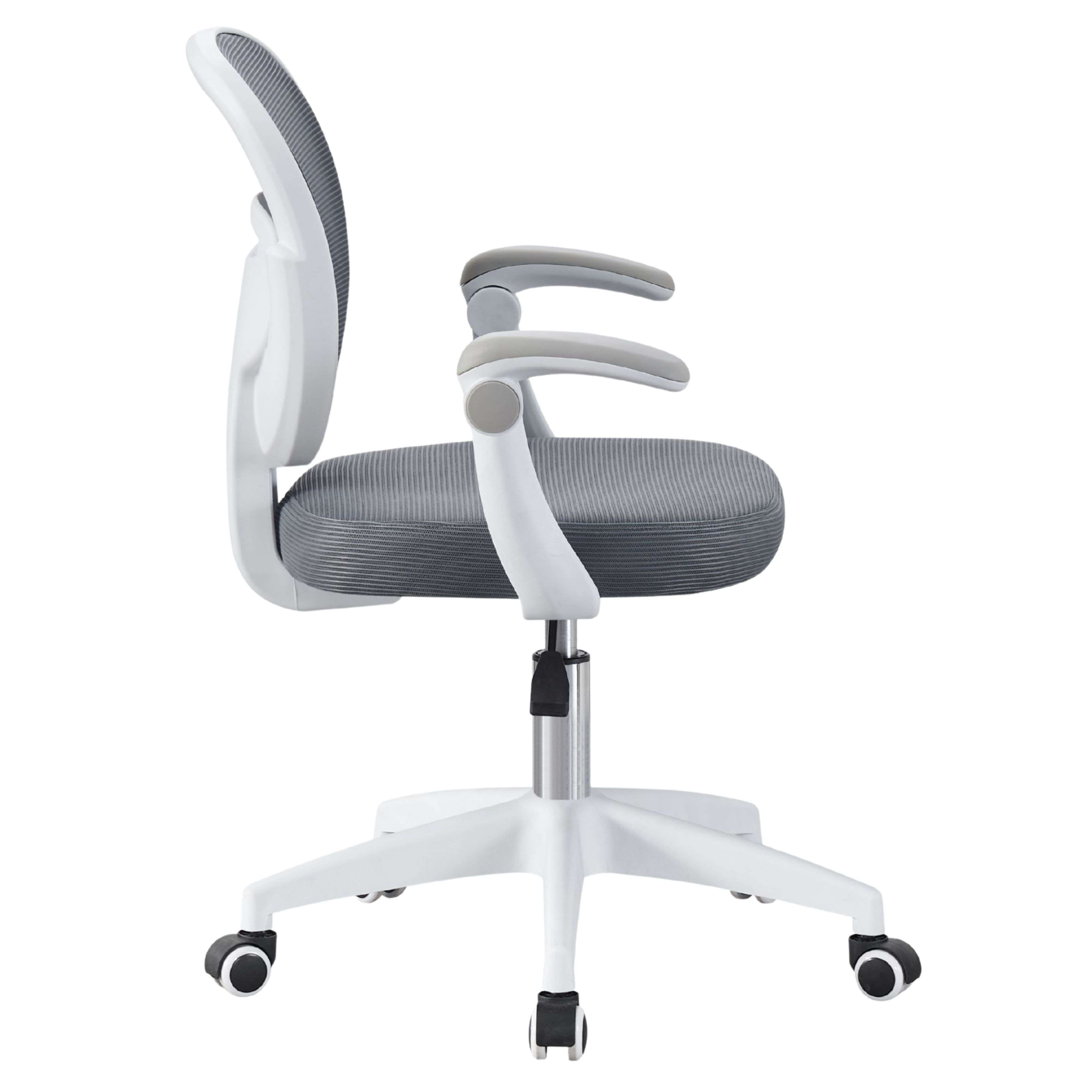 Silla de oficina gris con base blanca y ruedas, vista de lado.