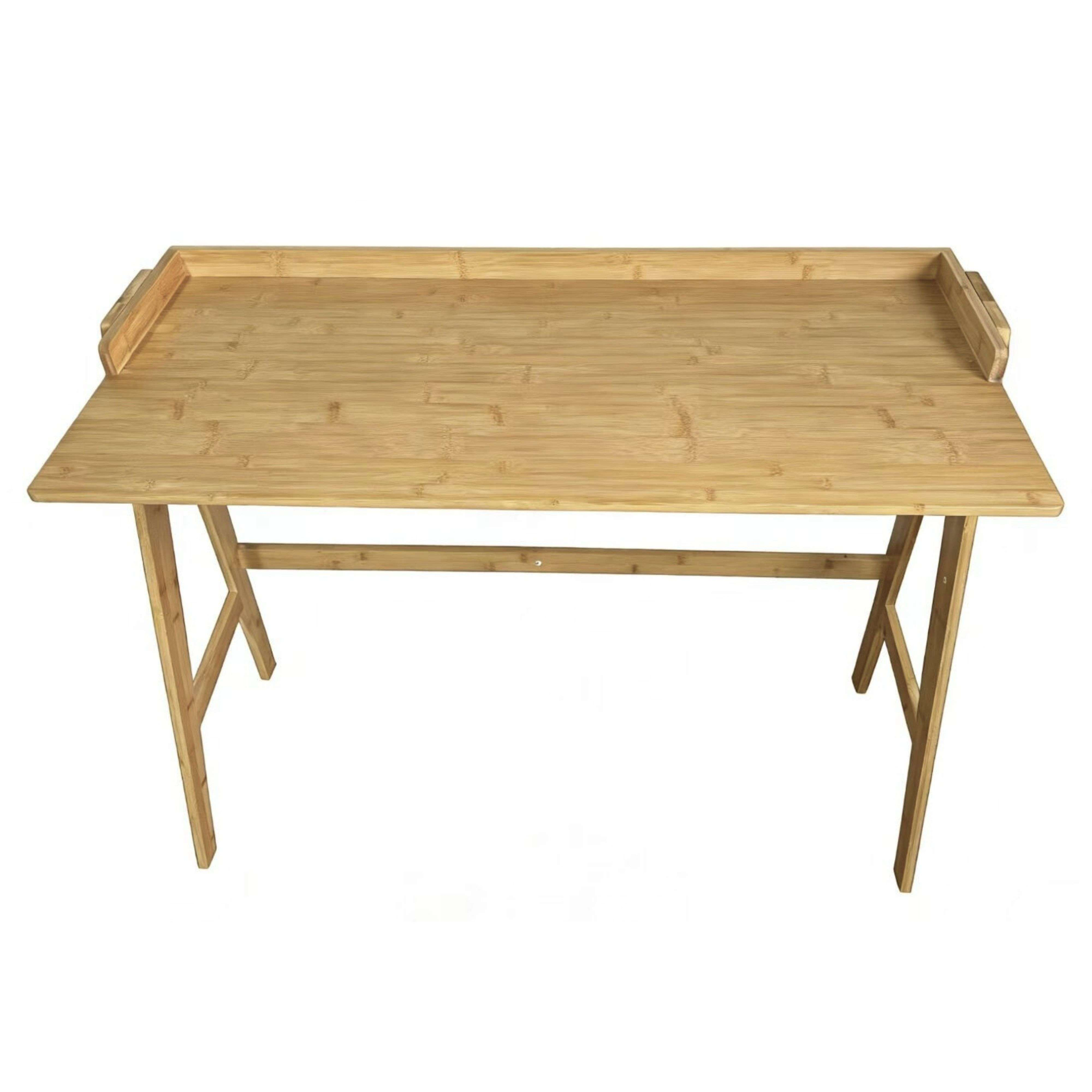 Una mesa plegable de madera con superficie plana y patas anguladas.