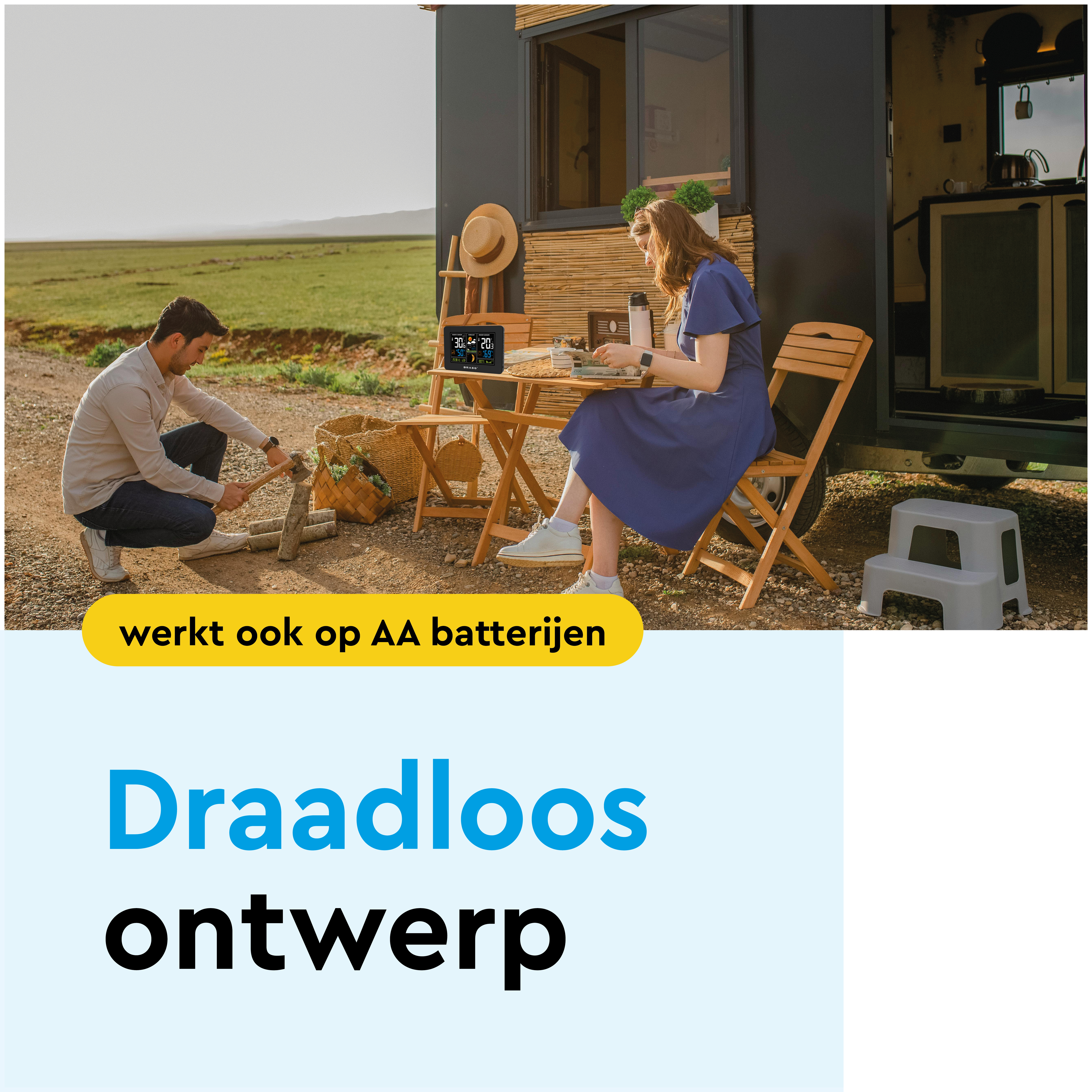 Man hakt hout, vrouw zit aan tafel voor camper. Weerstation.