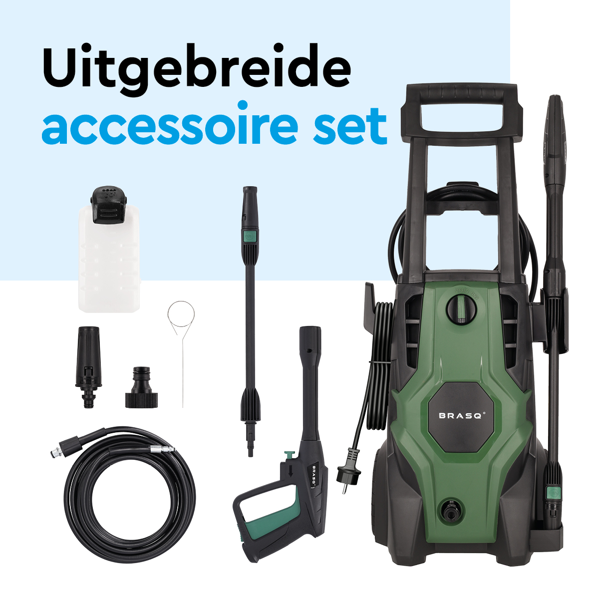 Groene hogedrukreiniger met accessoires: fles, slang, pistool, spuitkoppen.