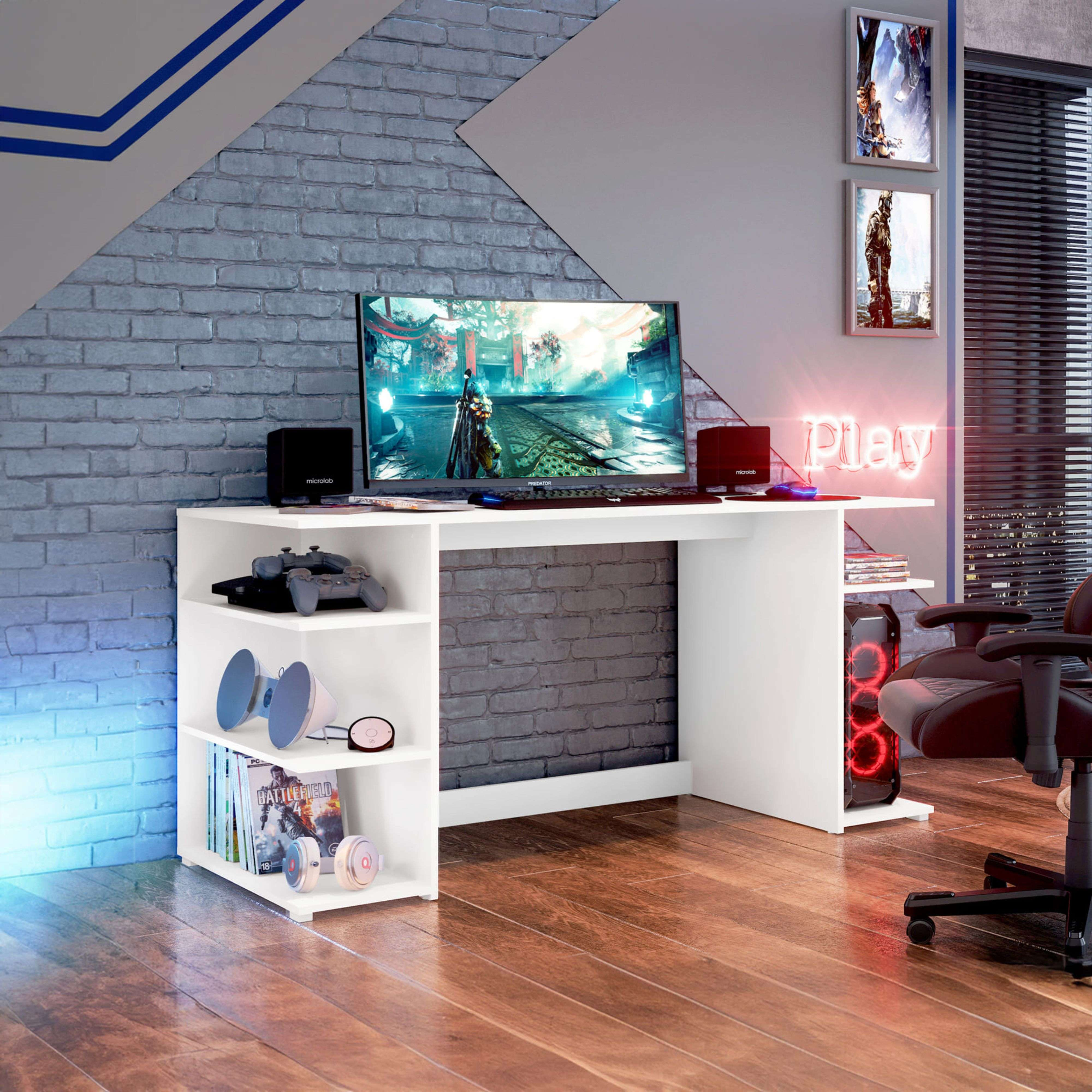 Un escritorio blanco con PC, monitor, altavoces y juegos.