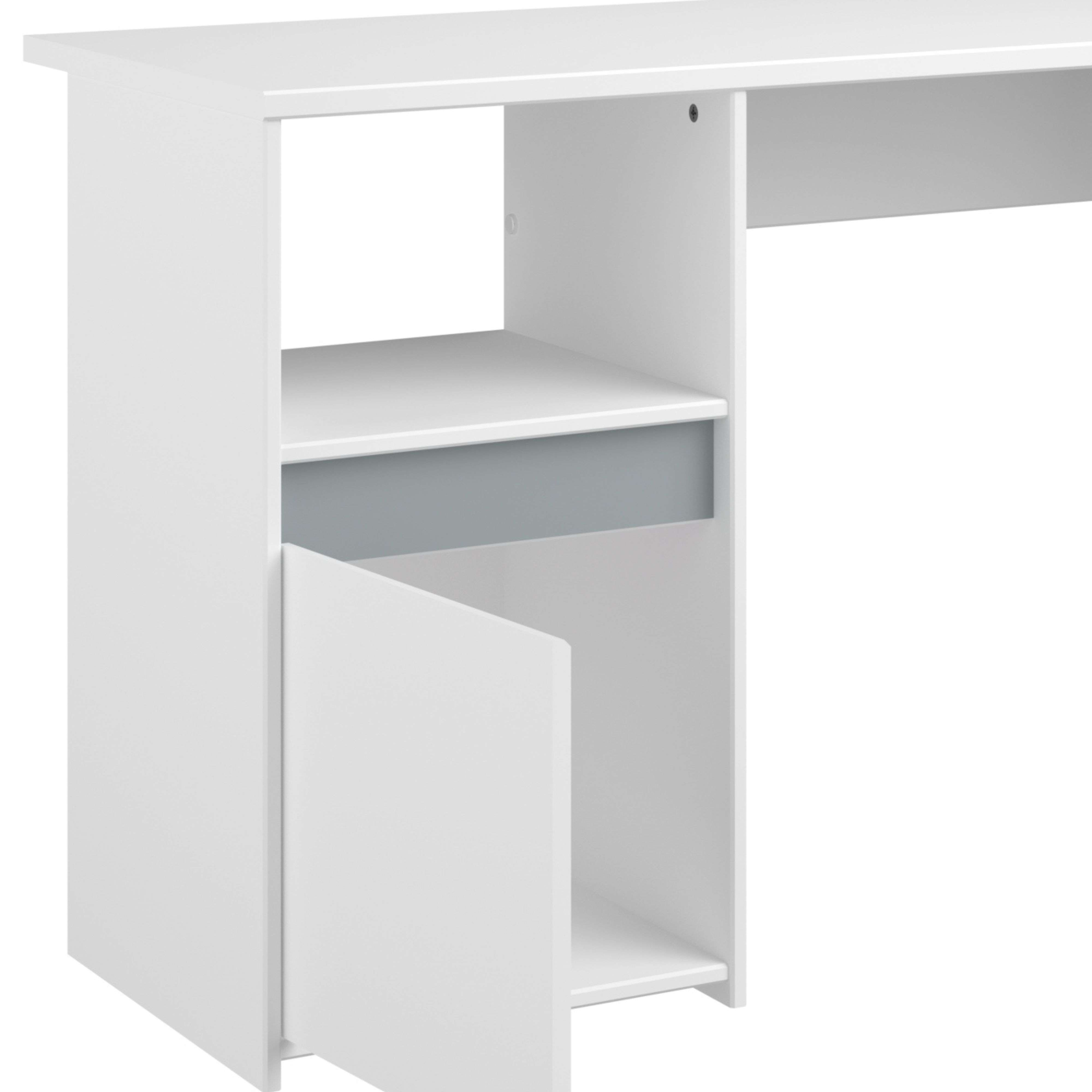 Un escritorio blanco con un hueco abierto y una puerta. Se ve una estantería.