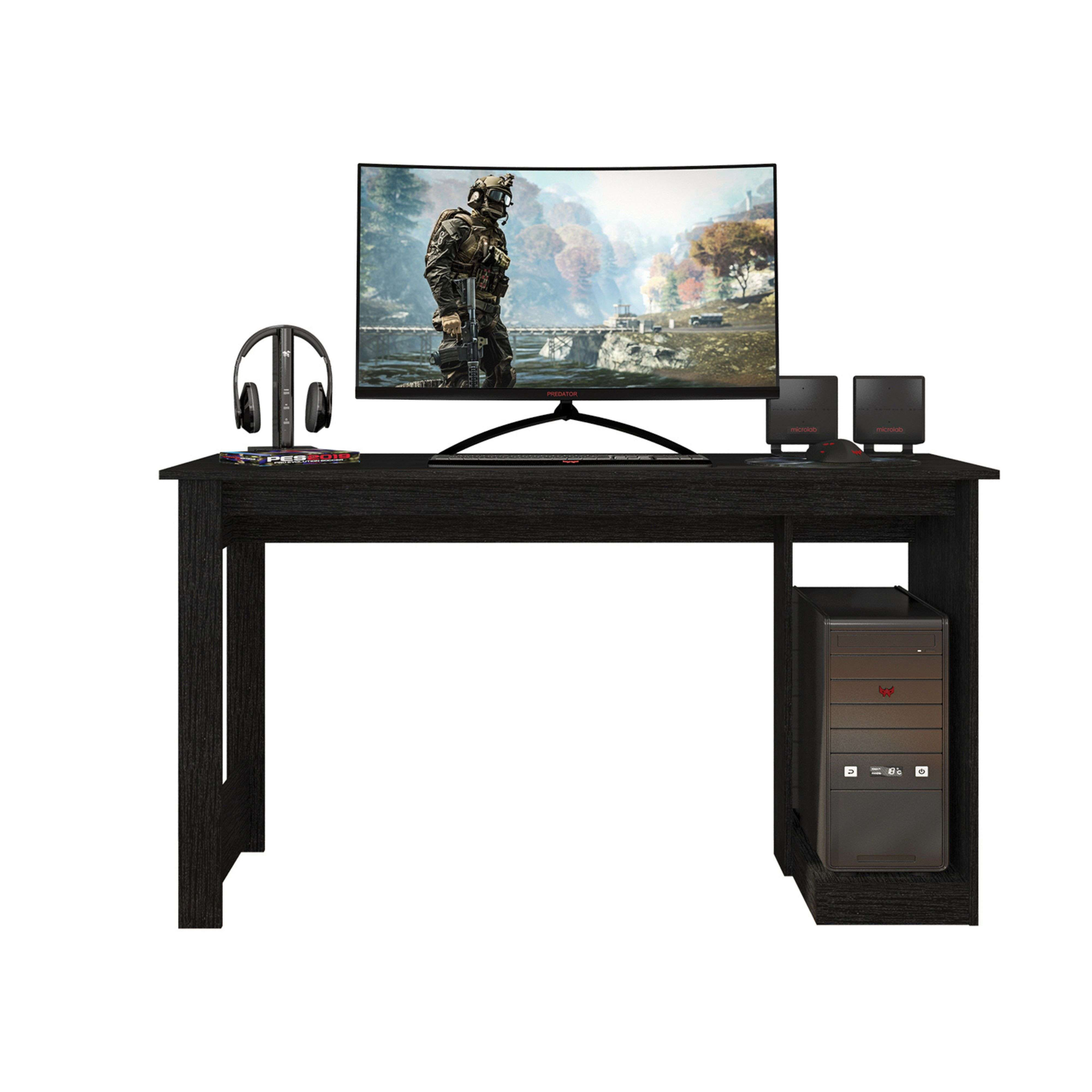 Un escritorio negro con monitor curvo, auriculares, altavoces, ratón y PC.