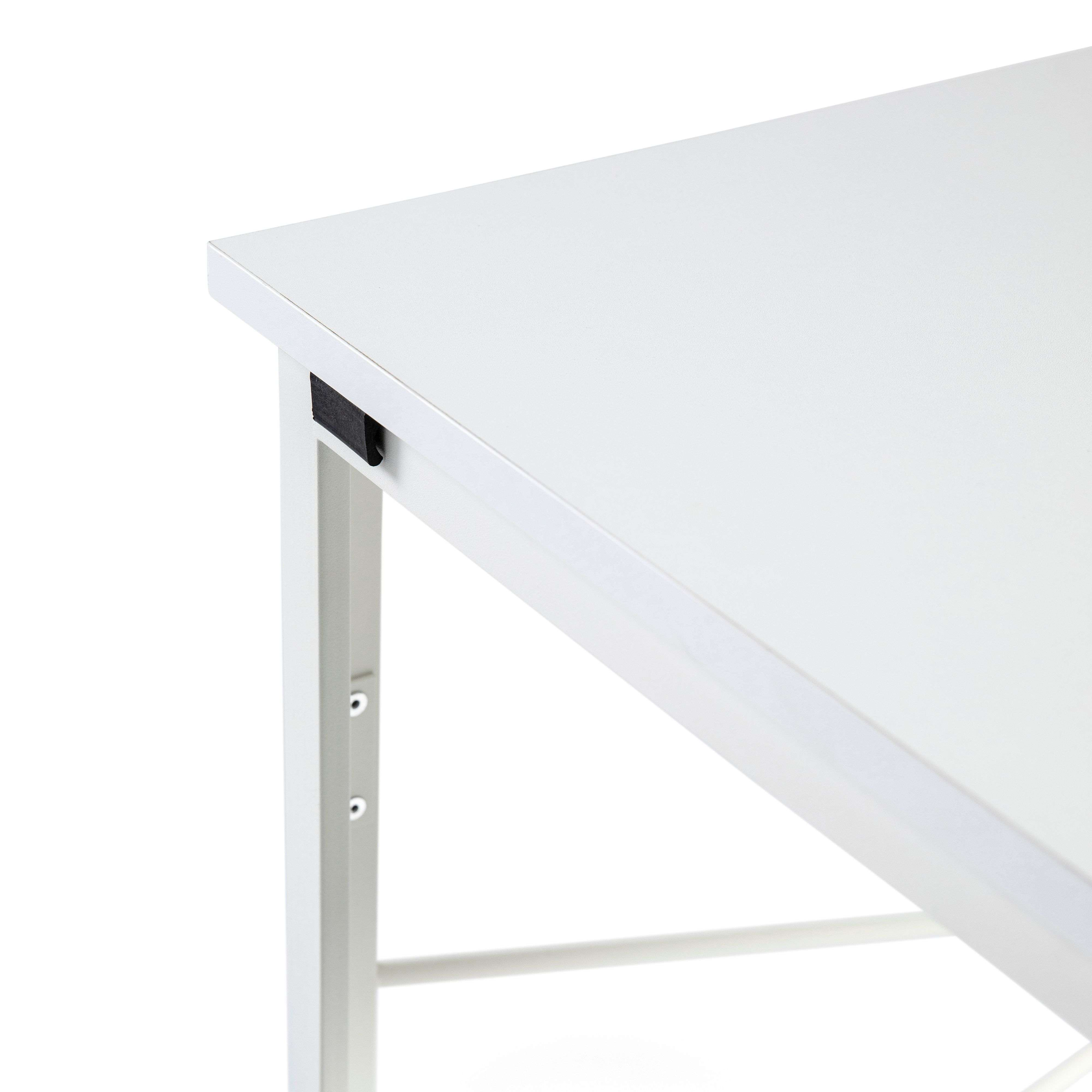 Tablero de mesa blanco con marco metálico plateado y detalles negros.