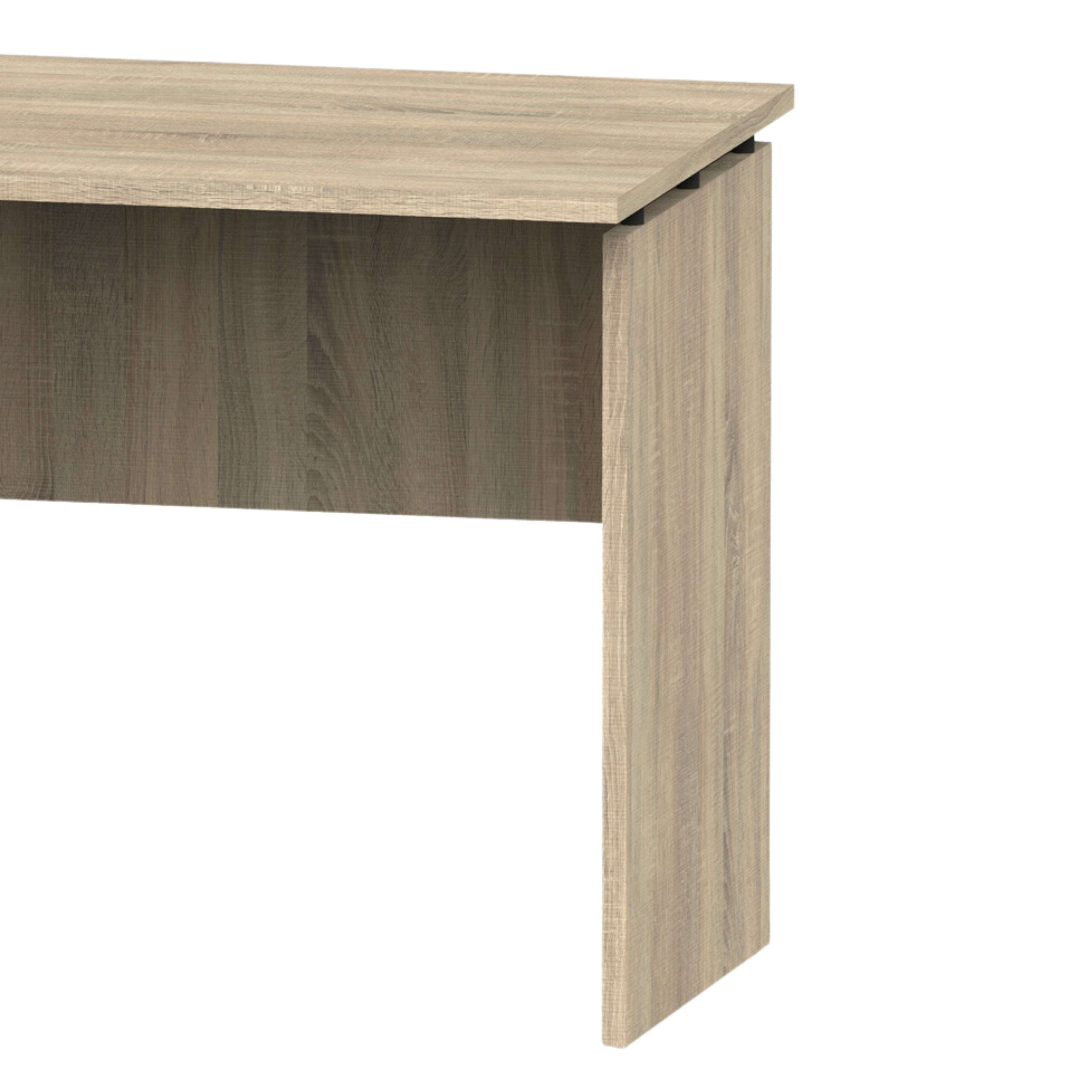 Un escritorio de madera clara con una superficie y una pata visible.