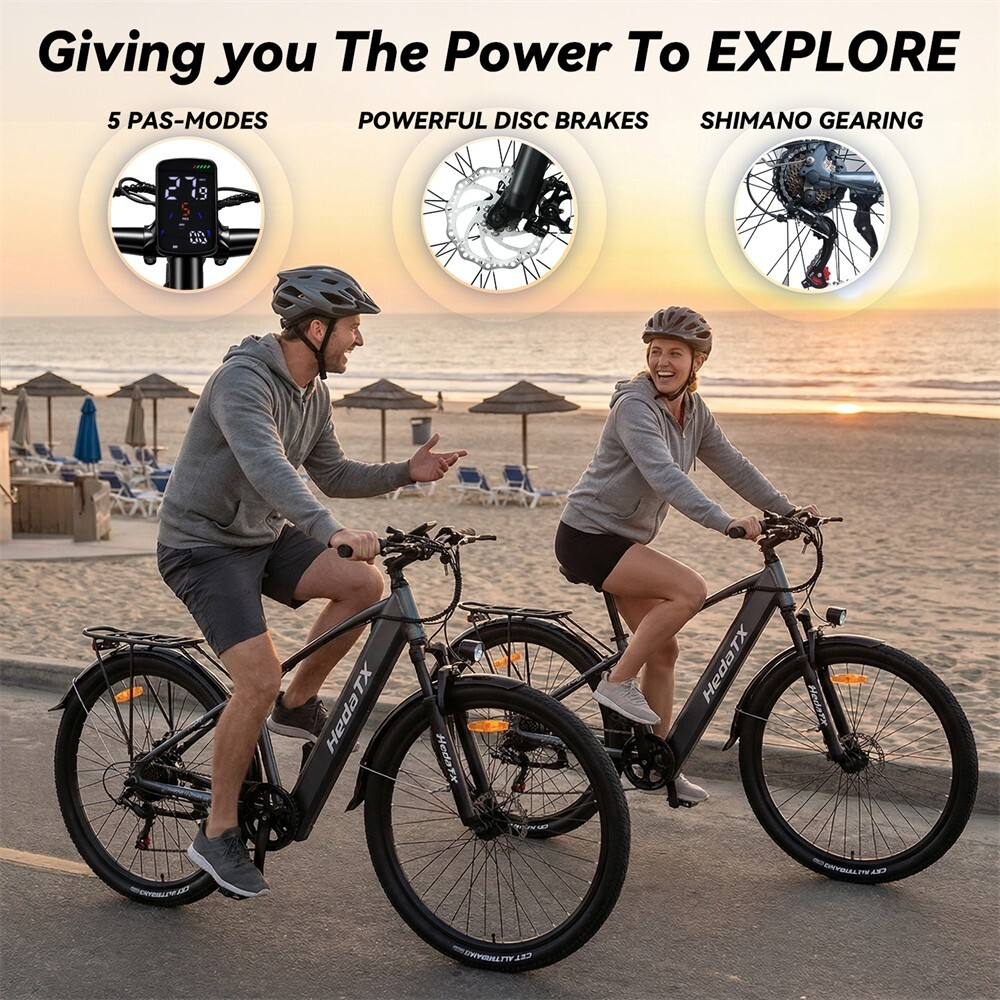 Para jeździ na rowerach elektrycznych po plaży, ze szczegółami.