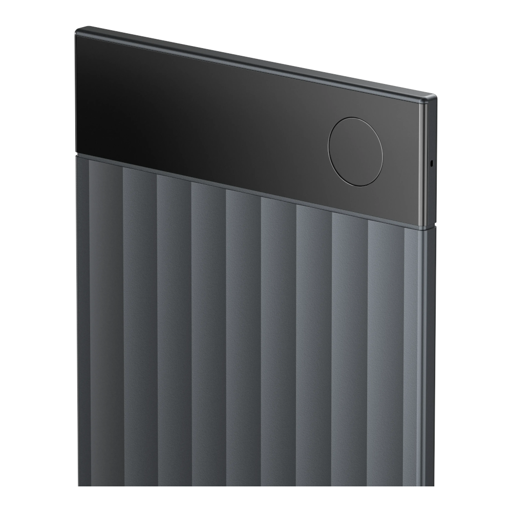 Szara obudowa z pionowymi rowkami i gładką górną opaską.