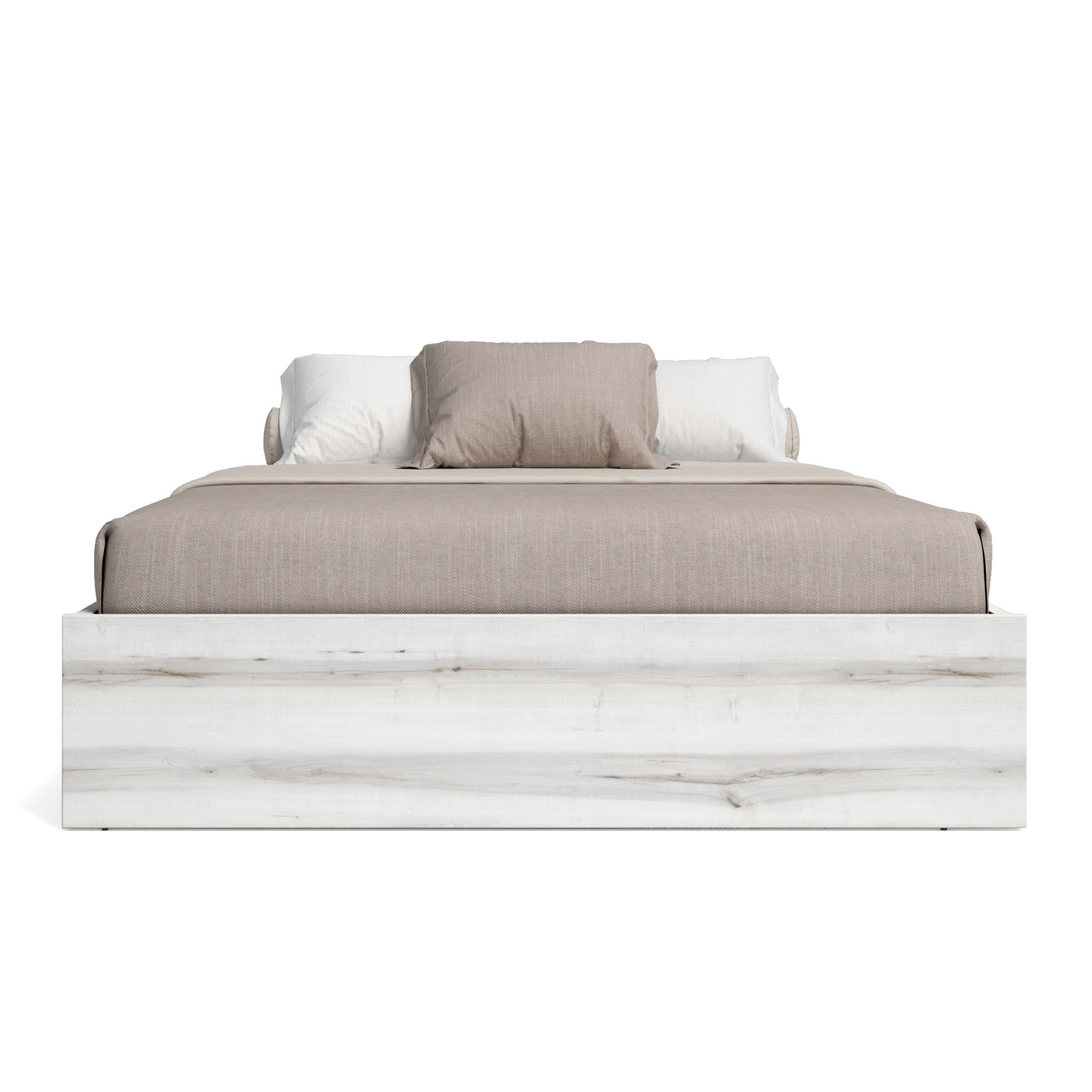 Una cama con base de madera blanca y ropa de cama color topo.