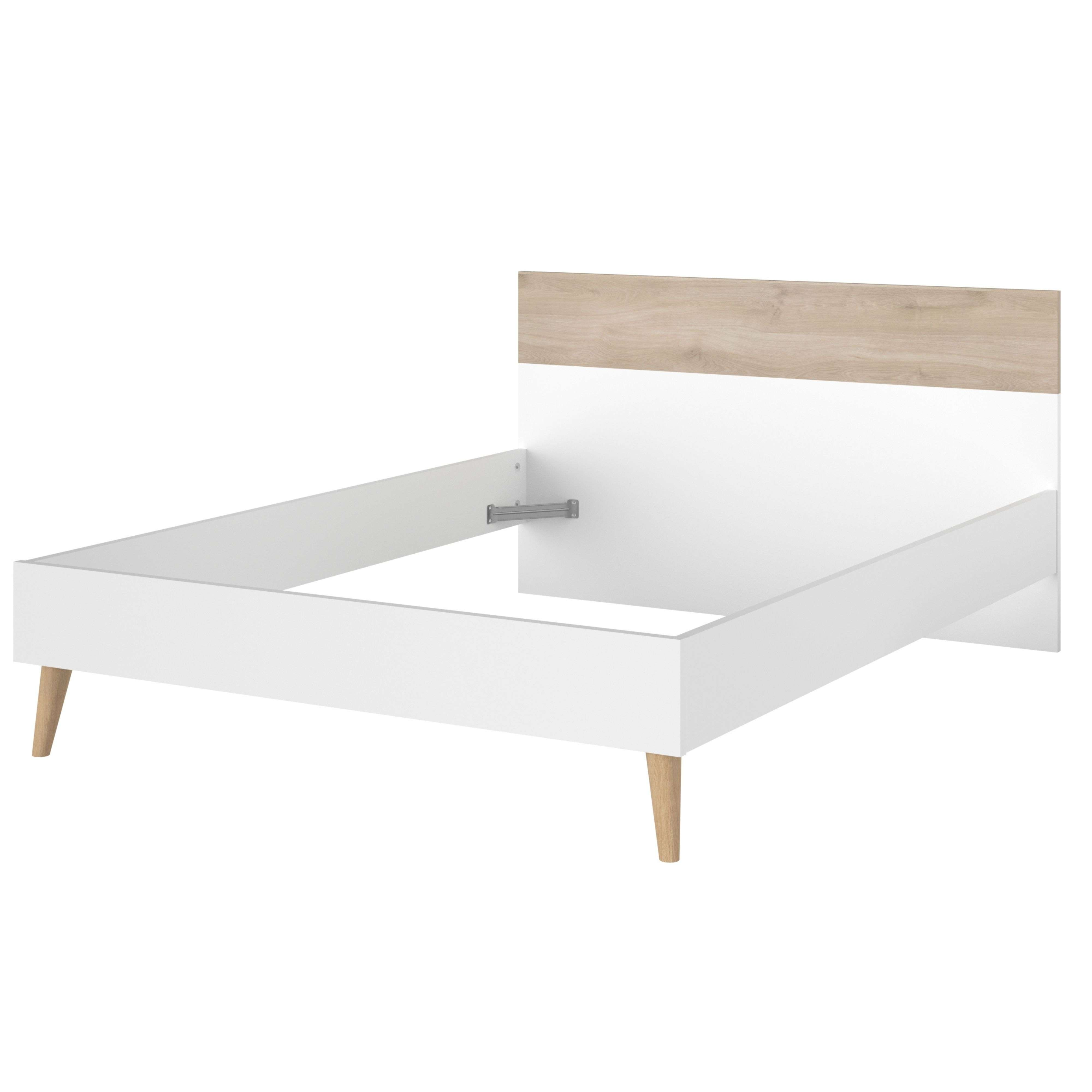 Un marco de cama blanco con detalles de madera y cuatro patas.