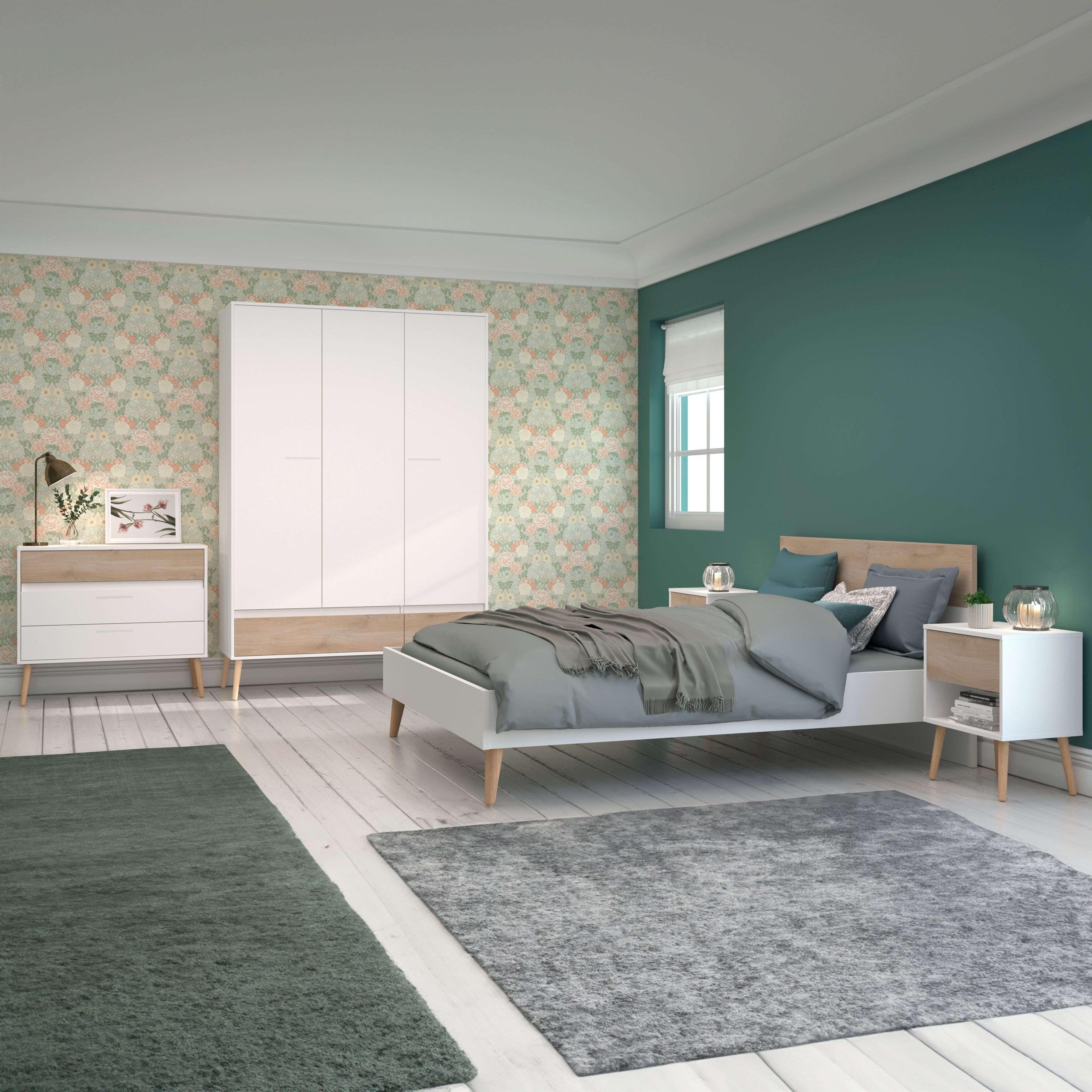 Dormitorio moderno con cama blanca, armario y cómoda con detalles en madera.