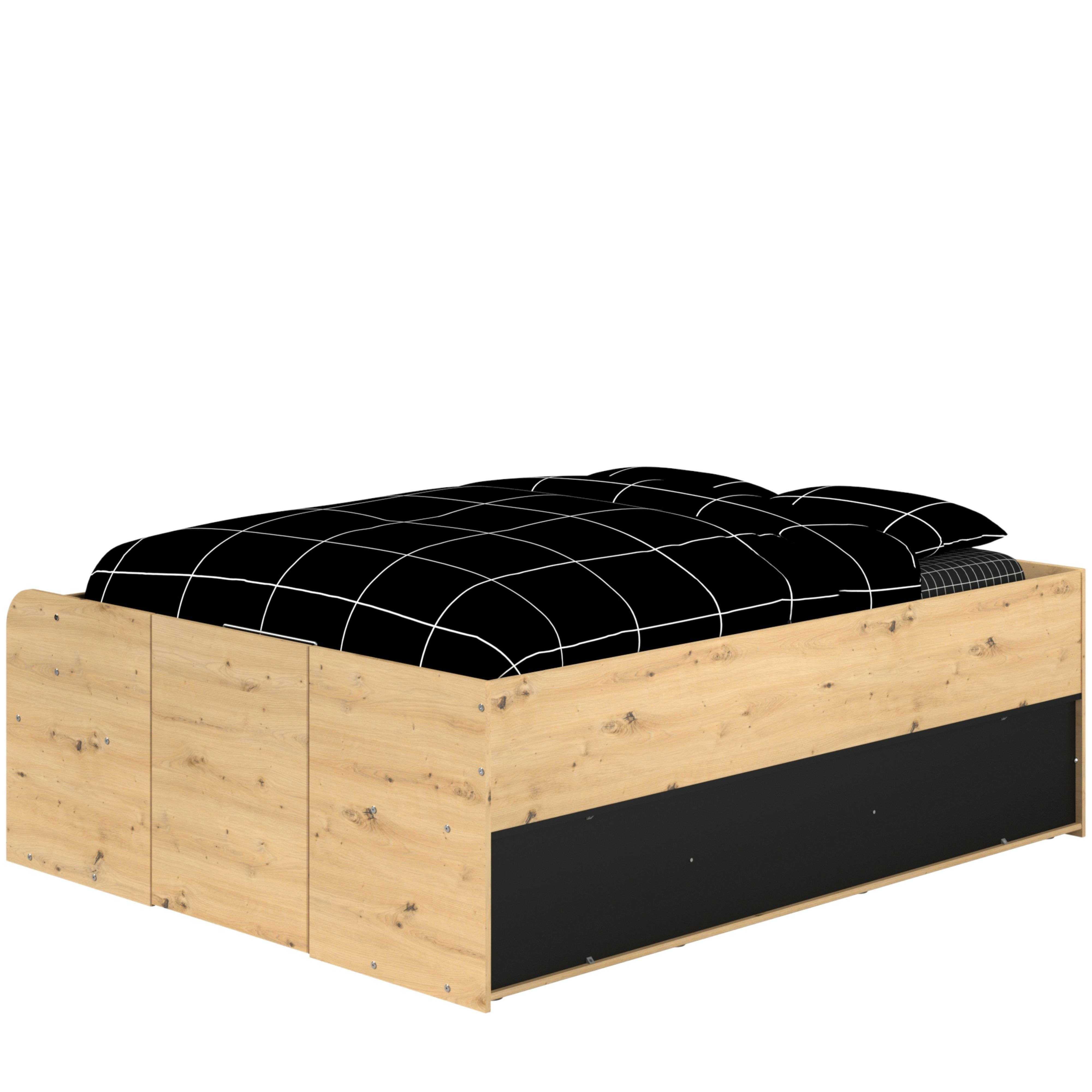 Cama de madera con ropa de cama a cuadros negros y base negra.