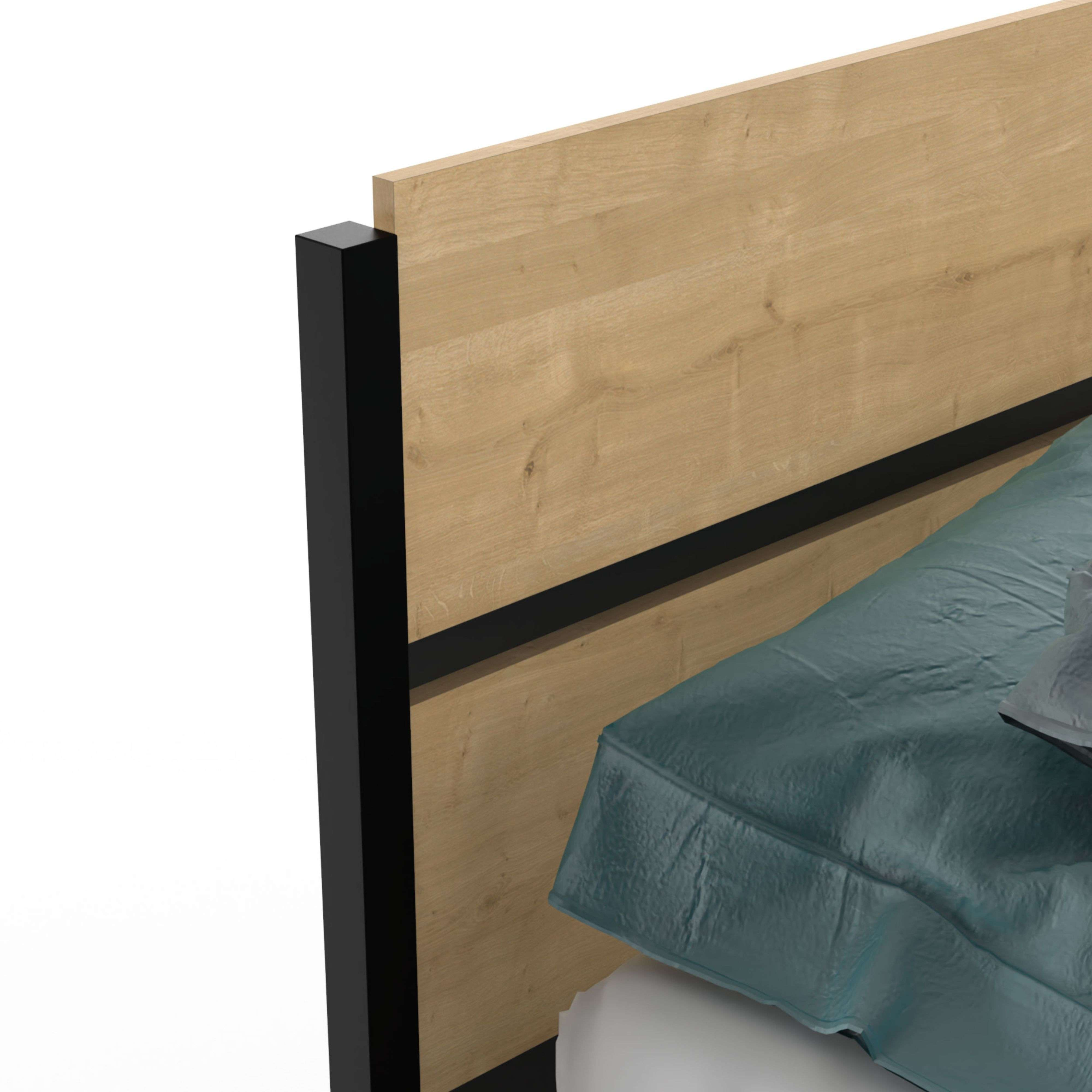 Respaldo de madera con detalles negros y colcha turquesa.