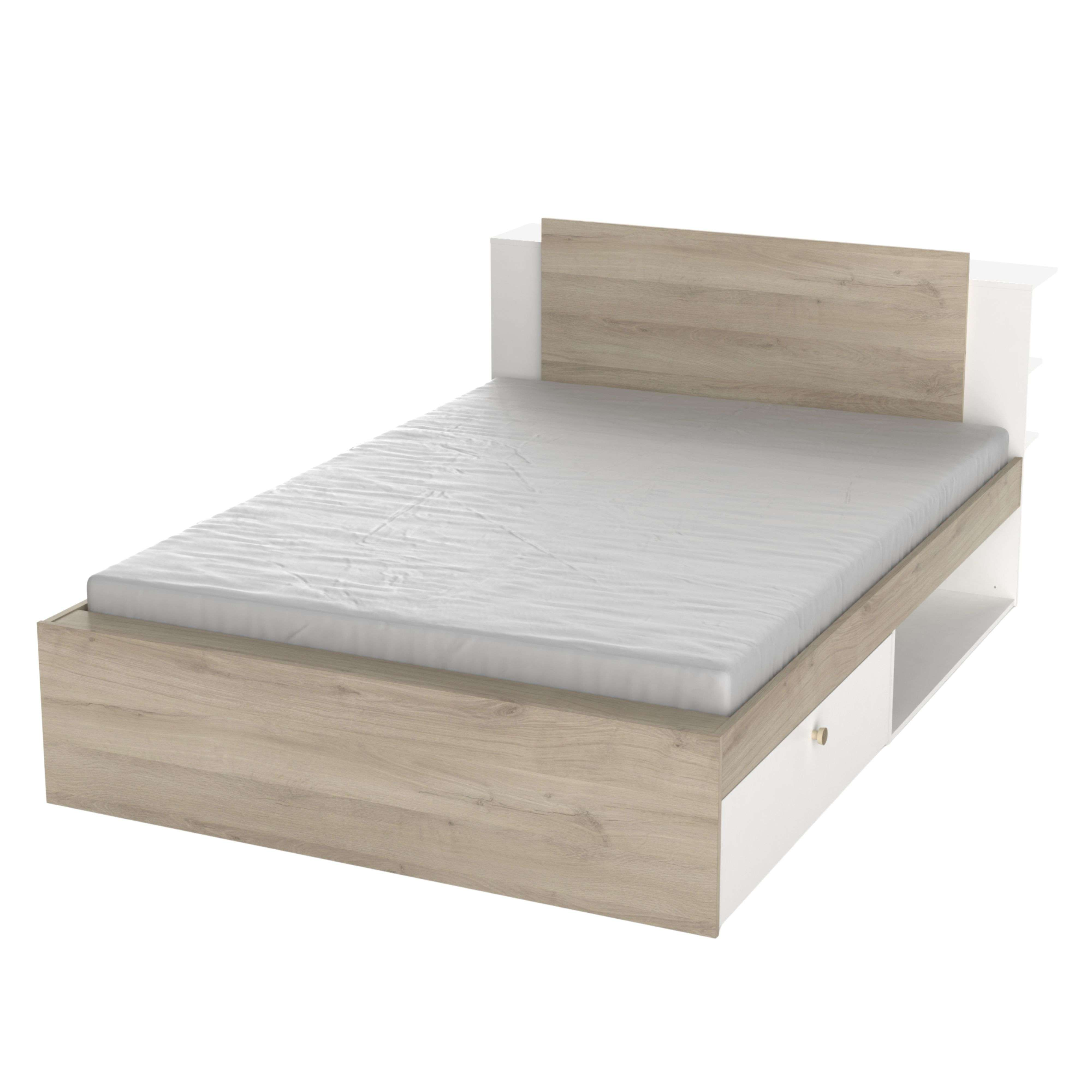 Una cama blanca con detalles de madera y cajones.